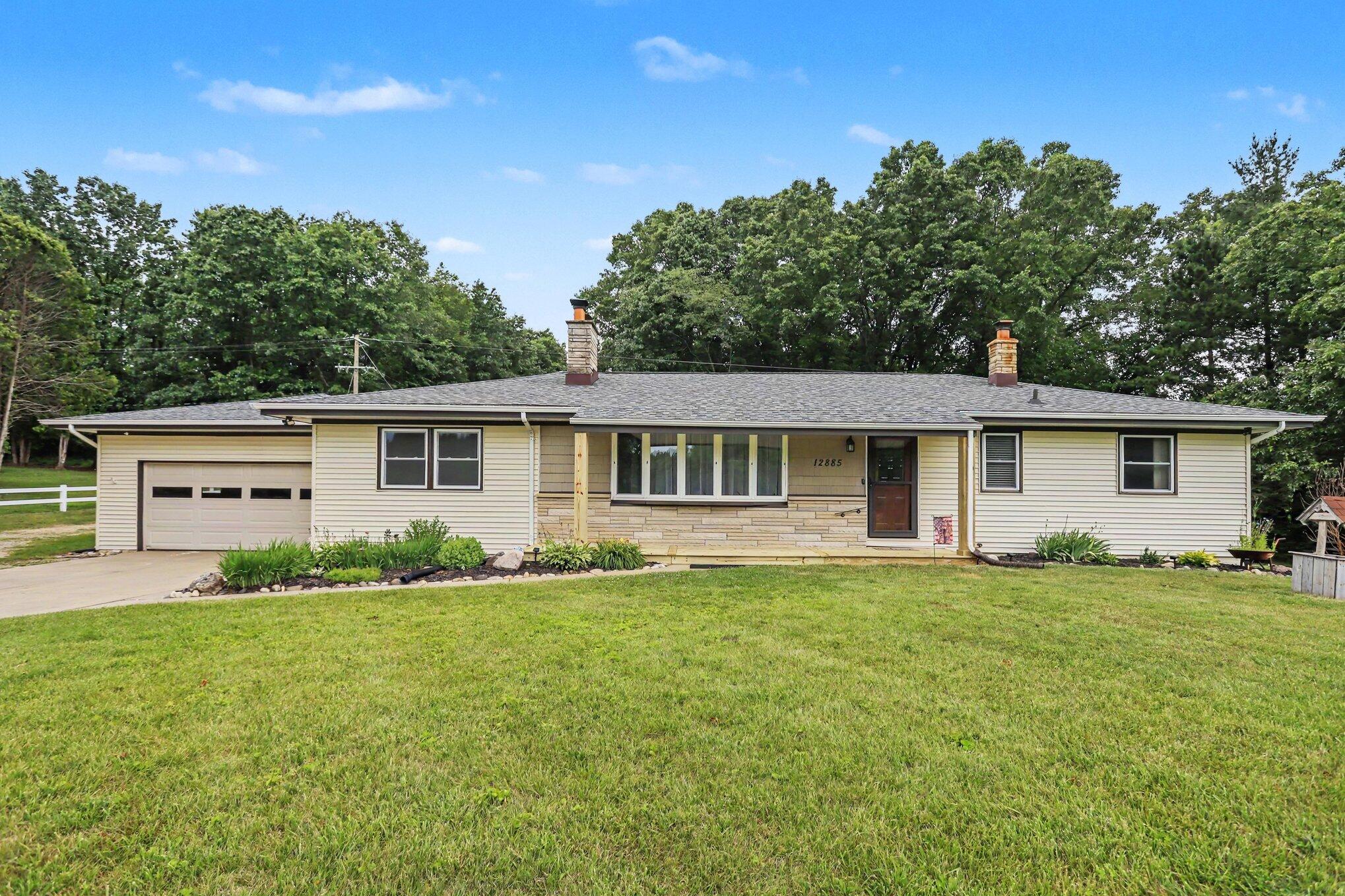 12885 S Drive N Property Photo 1