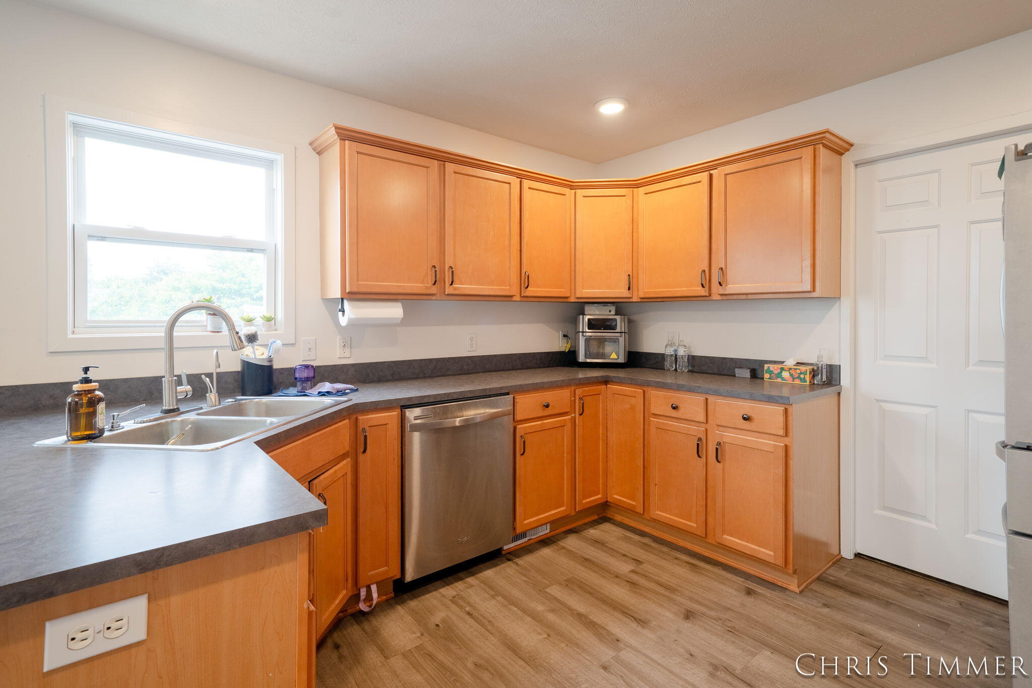 1877 Sun Park Drive Property Photo 13