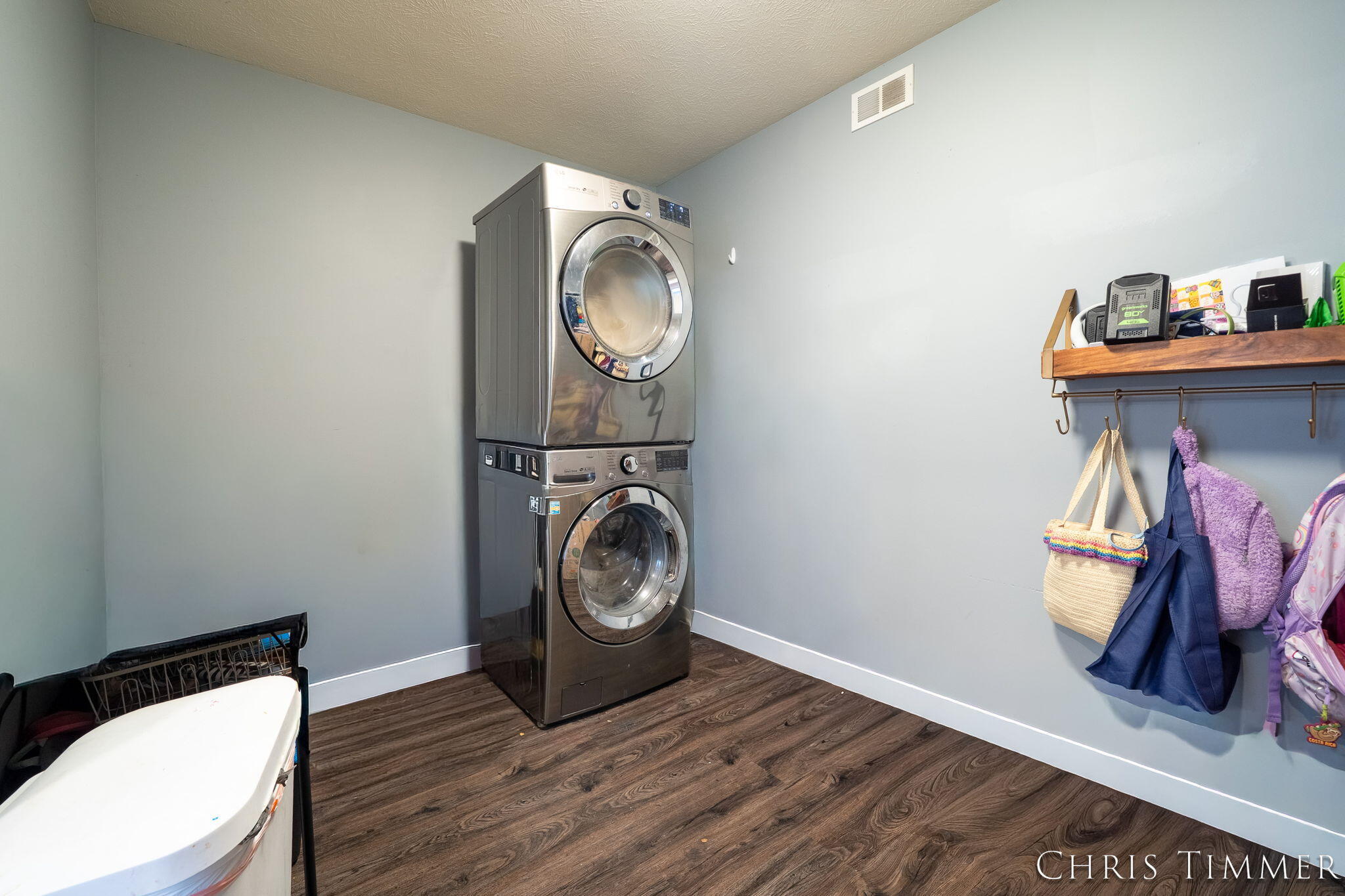 1877 Sun Park Drive Property Photo 19