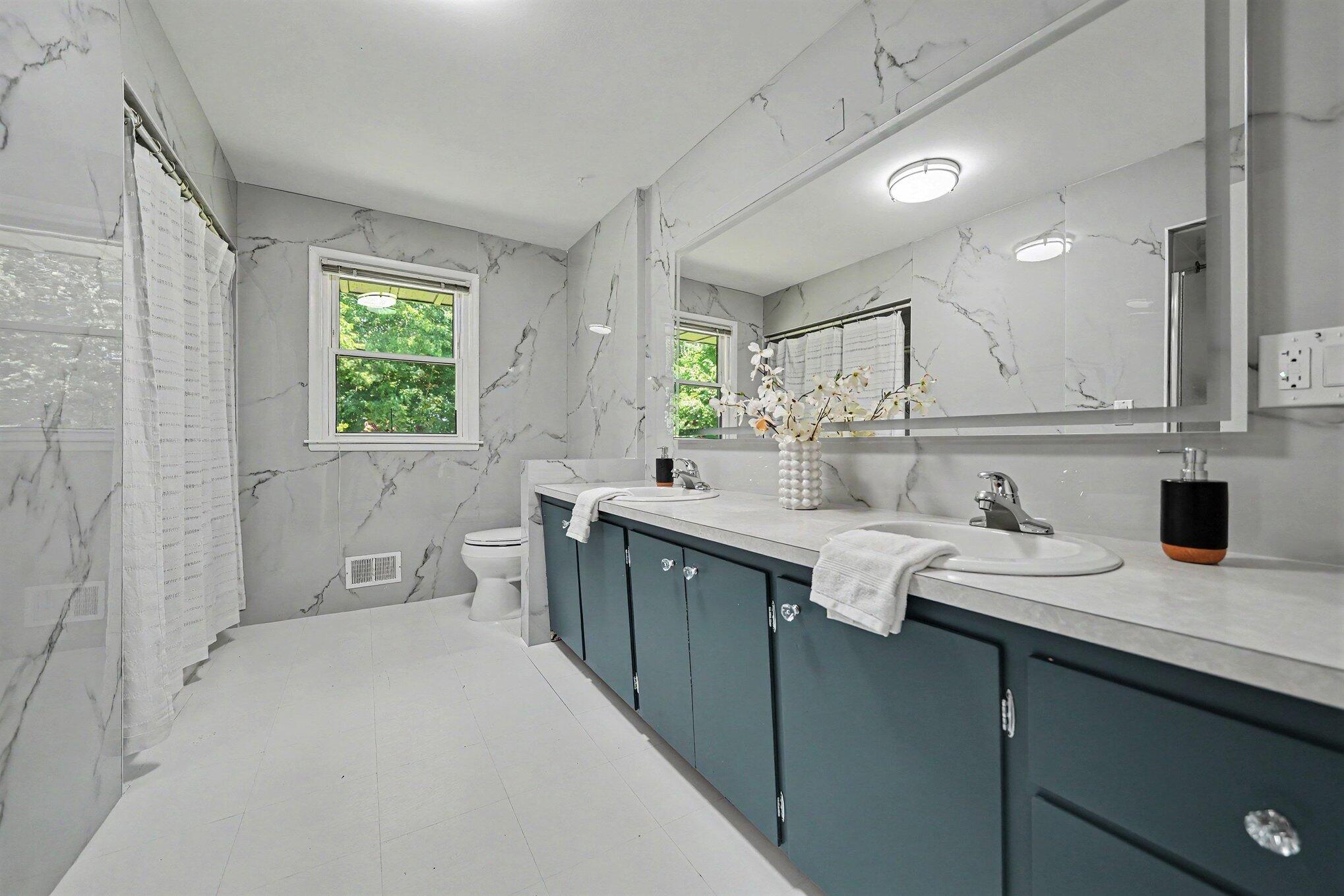 2489 Washington Avenue Property Photo 17