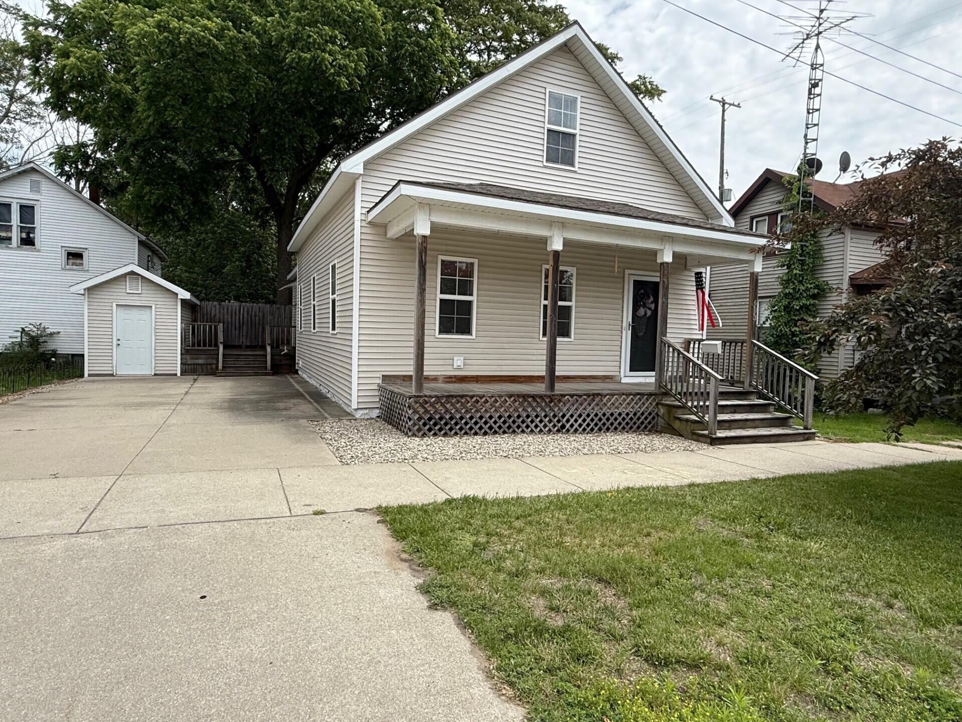 603 S George Street Property Photo 1