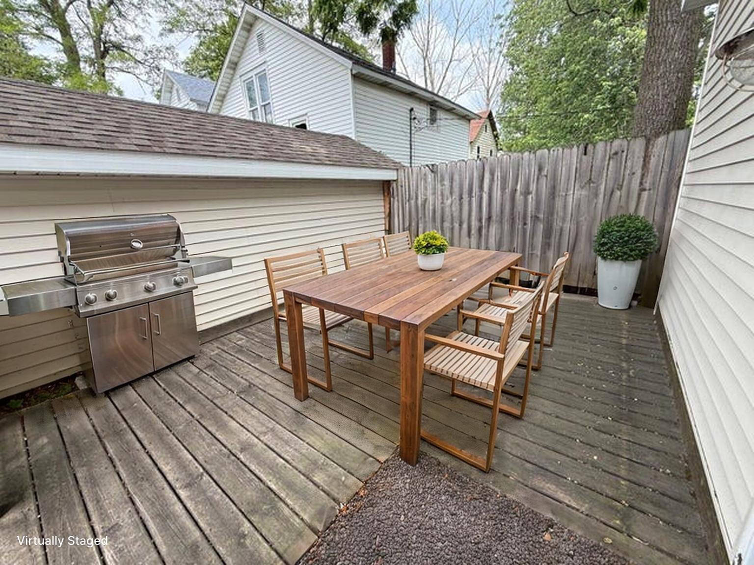 603 S George Street Property Photo 2