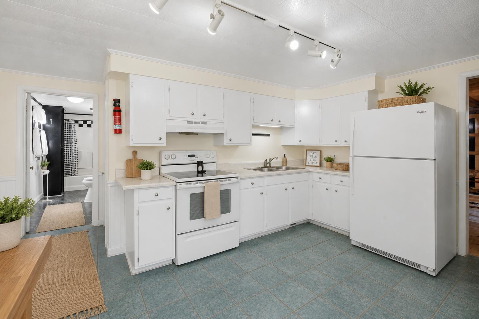 579 38th Street Property Photo 10
