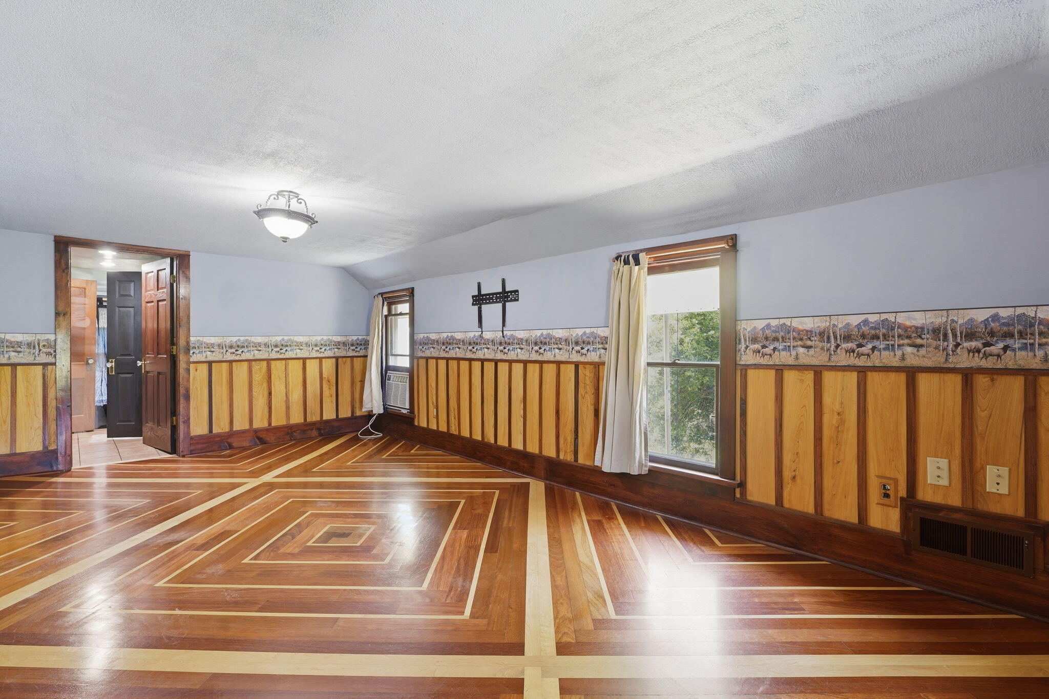 579 38th Street Property Photo 17