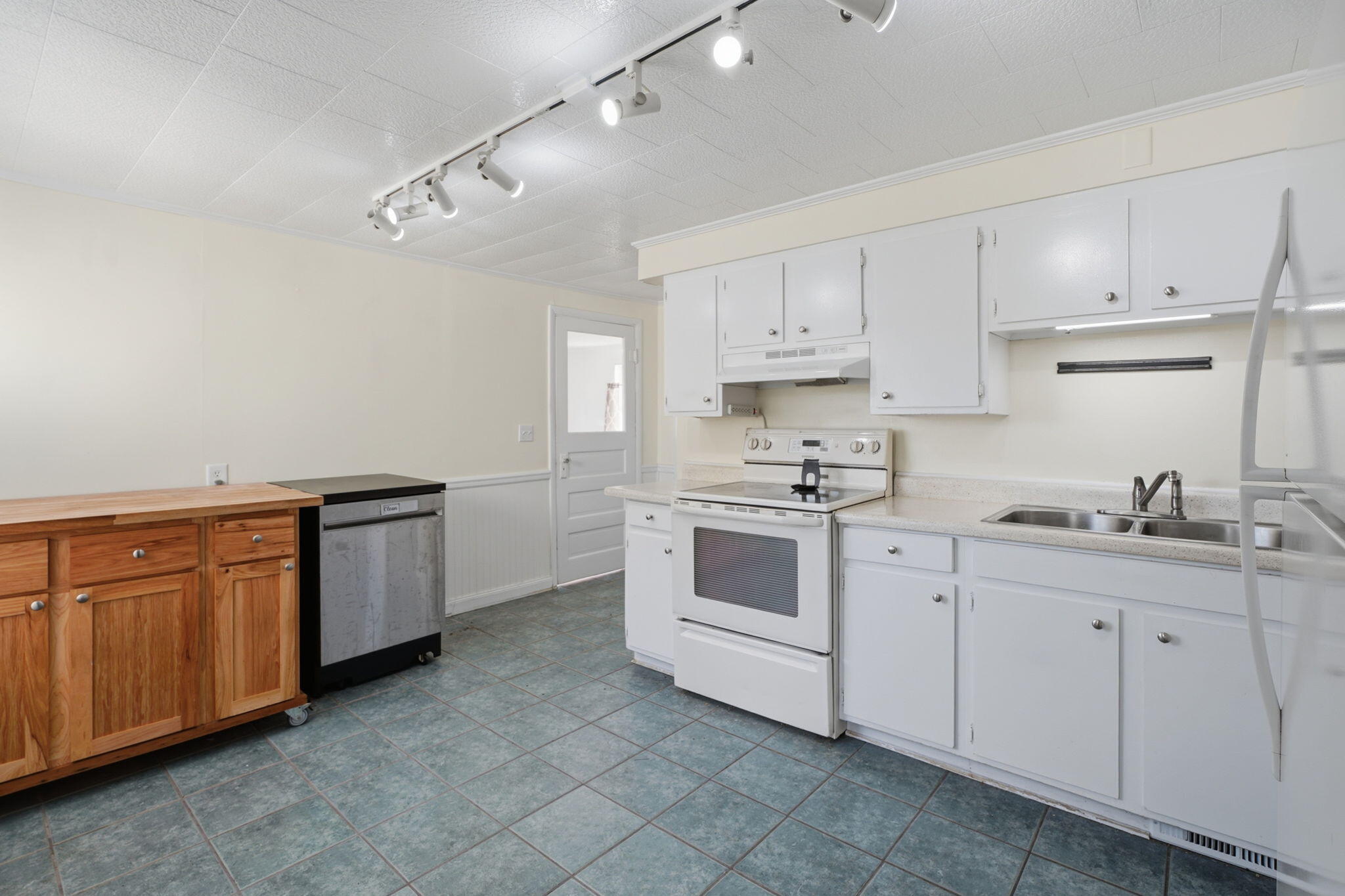 579 38th Street Property Photo 19