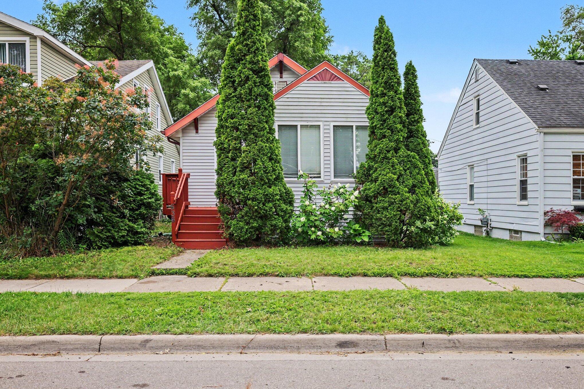 536 E Oakridge Street Property Photo 1