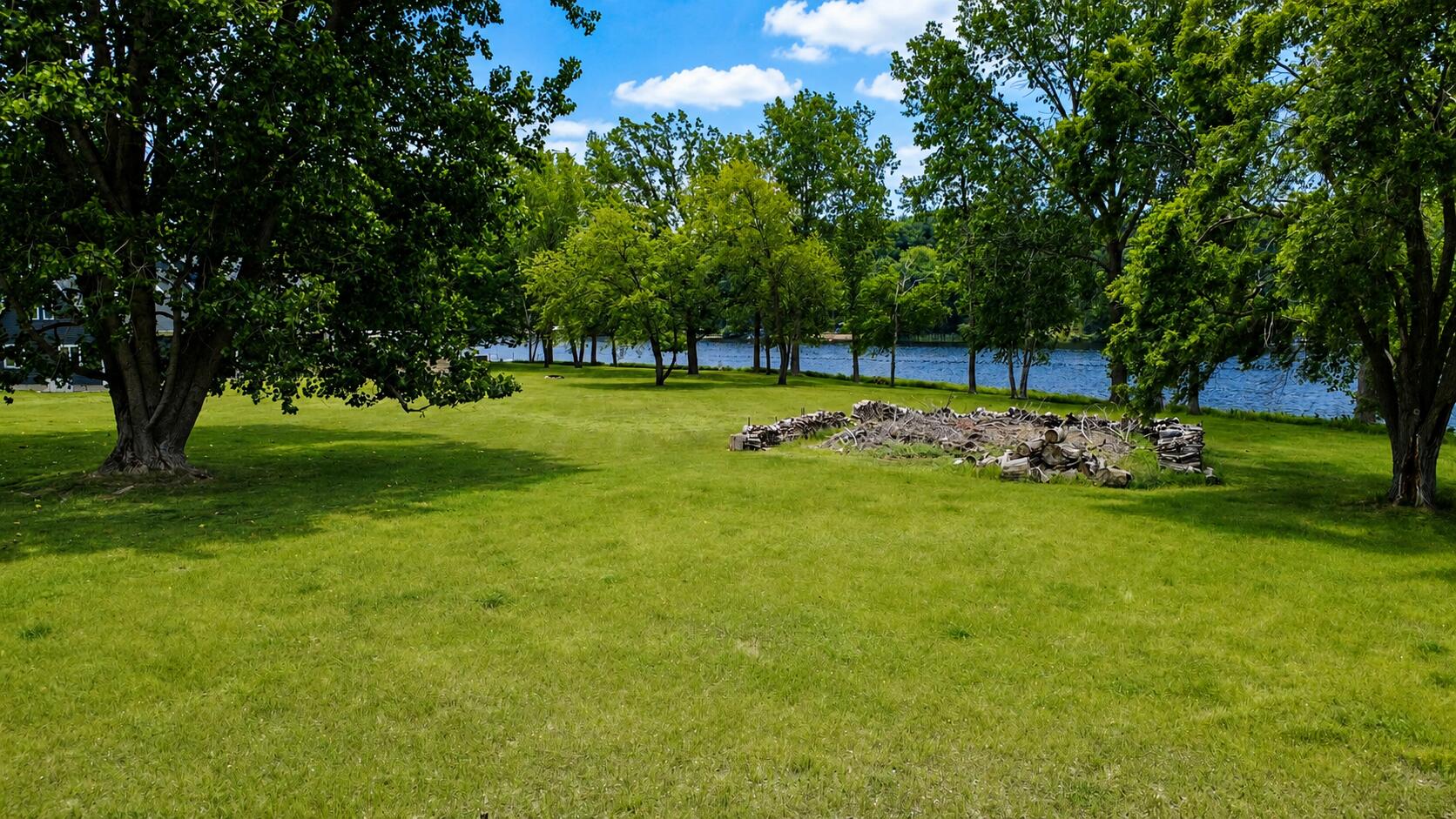 1293 S Queensway Drive Property Photo 5