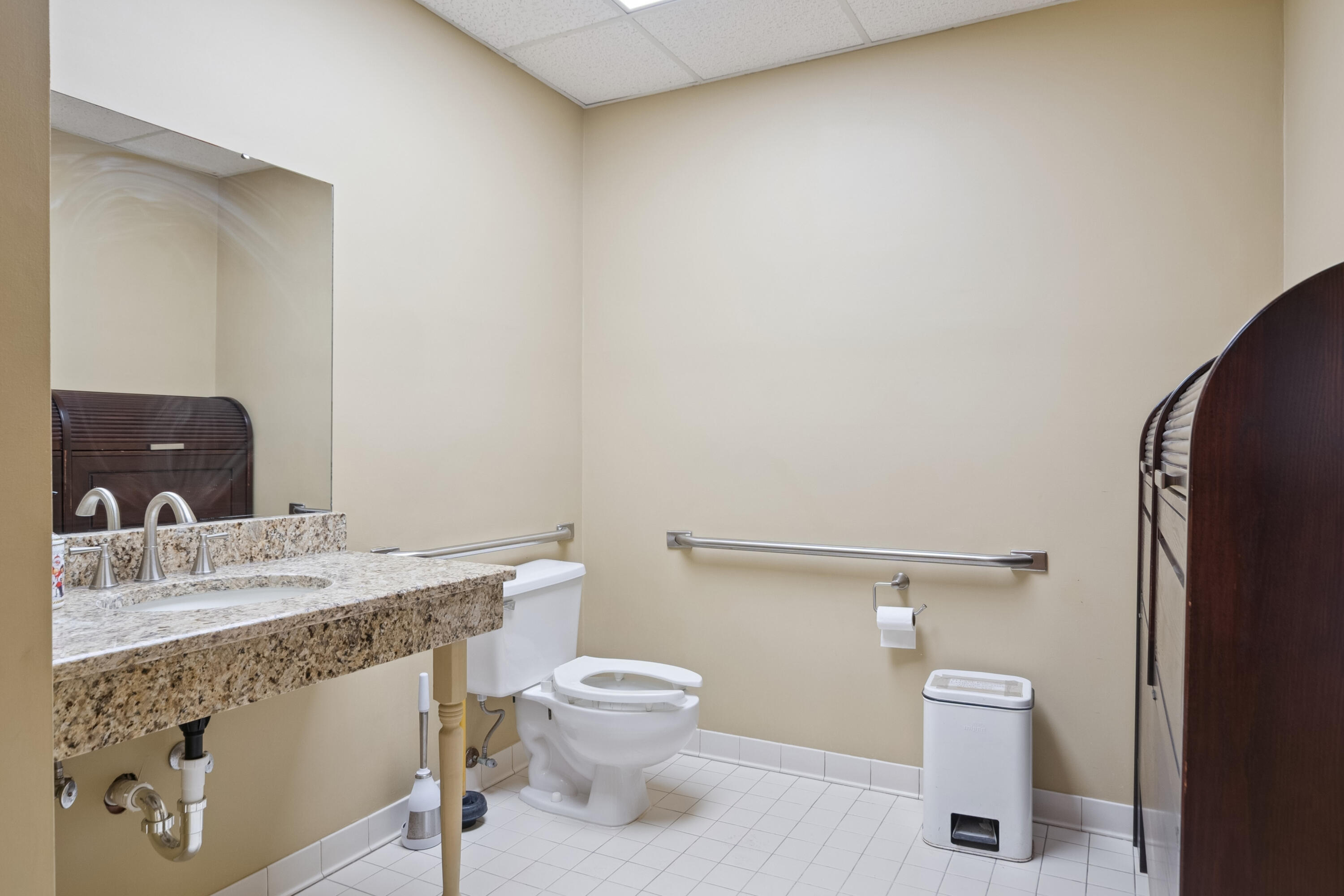 1181 N Milford Road Property Photo 12