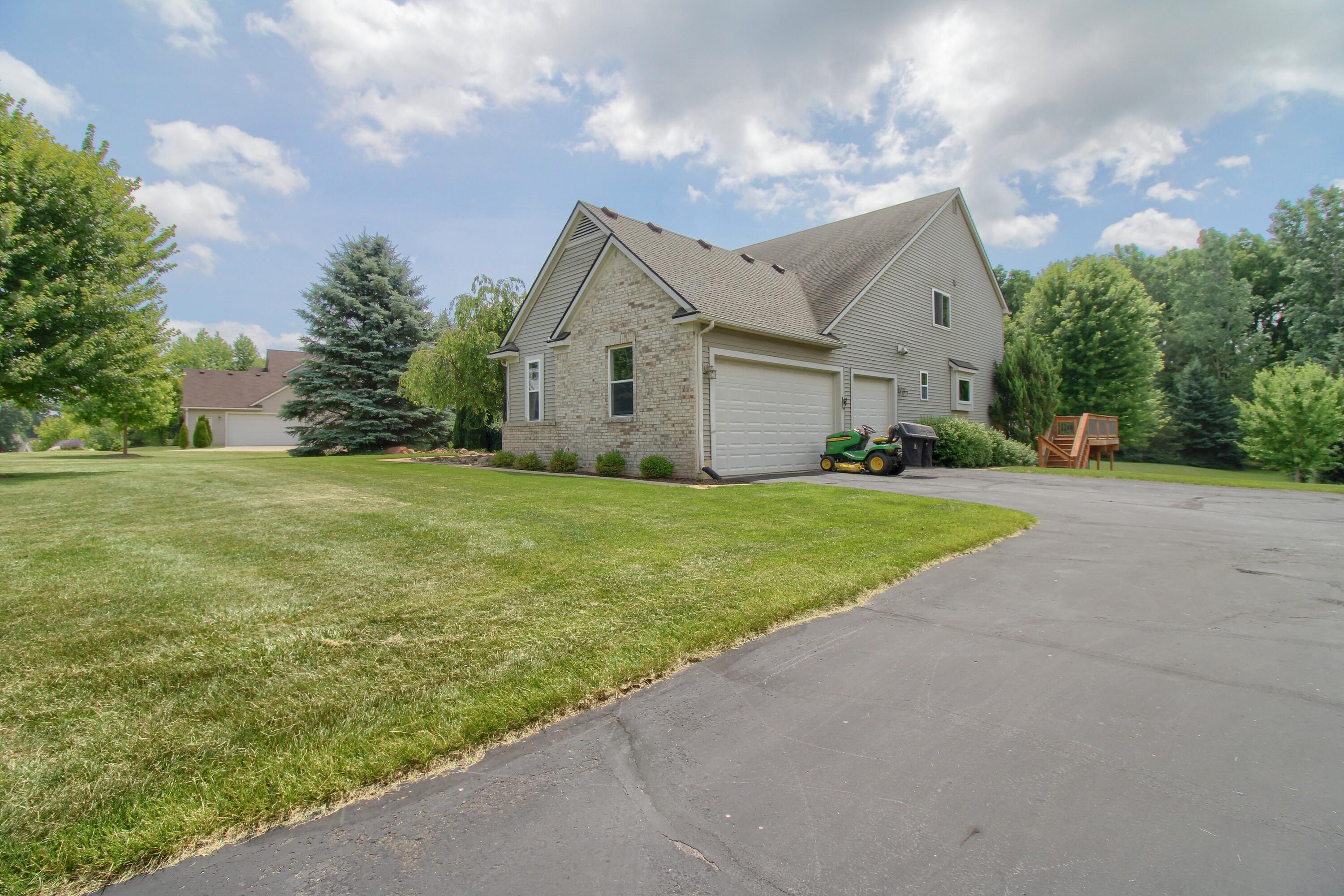 6833 N Meadows Pass Property Photo 3
