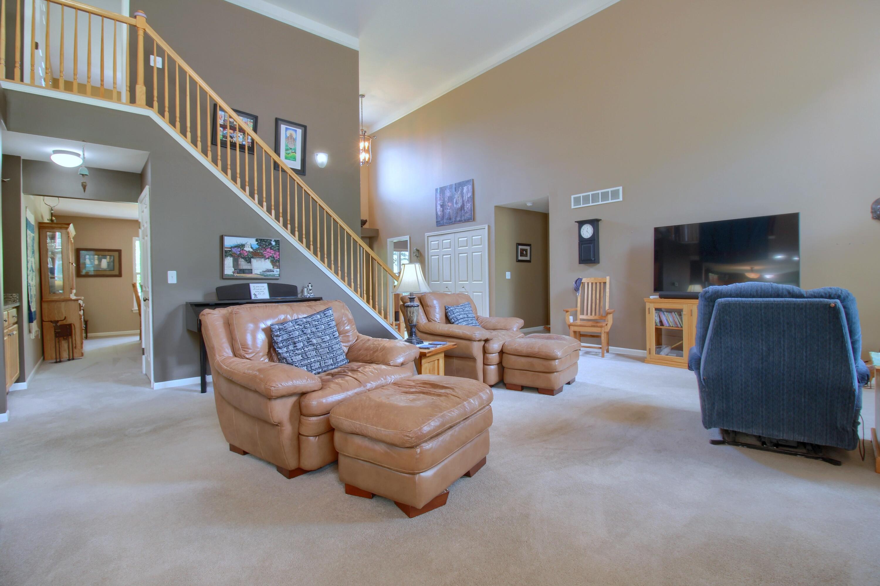 6833 N Meadows Pass Property Photo 5