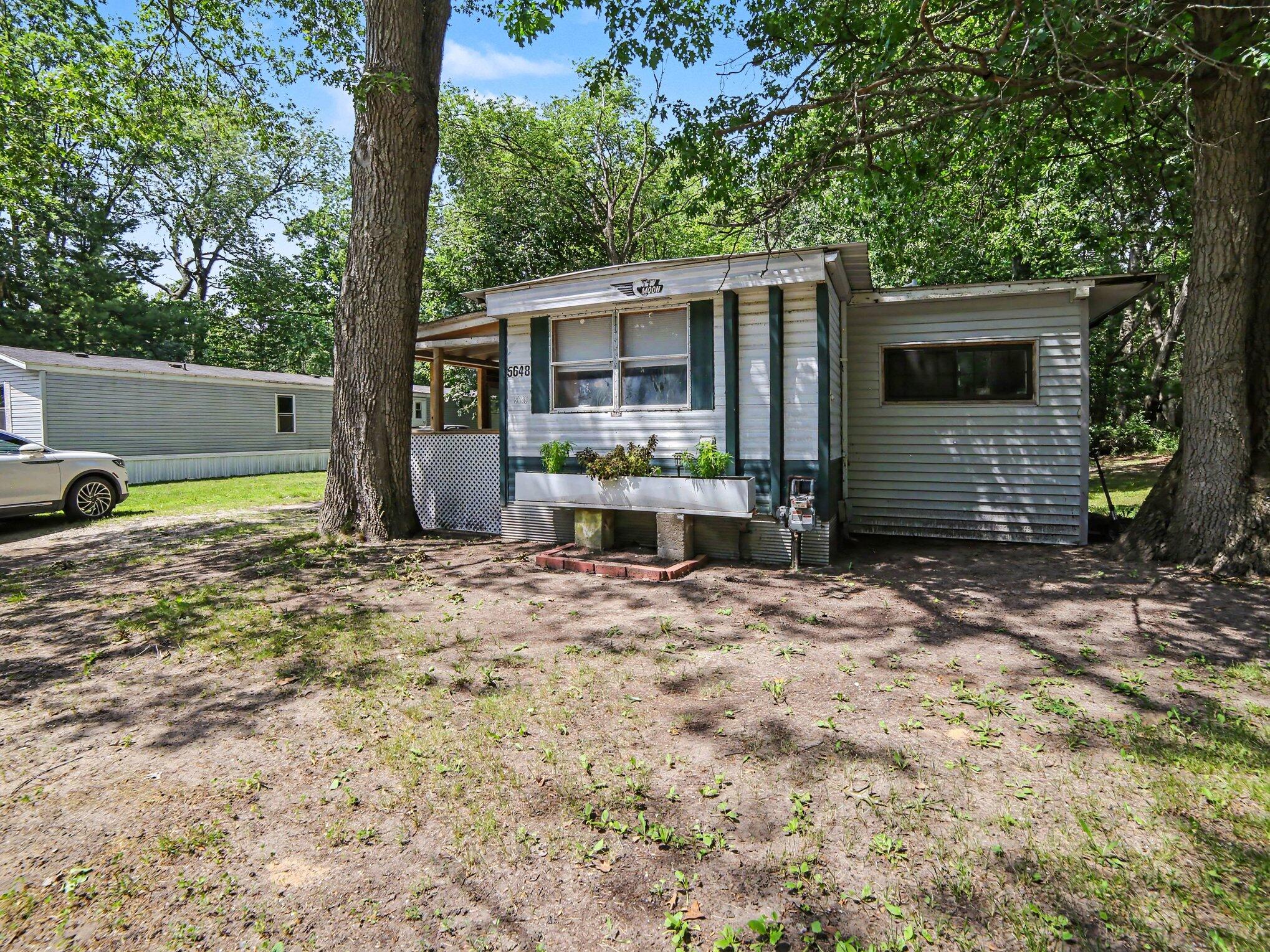 5648 W Johnson Road Property Photo 1