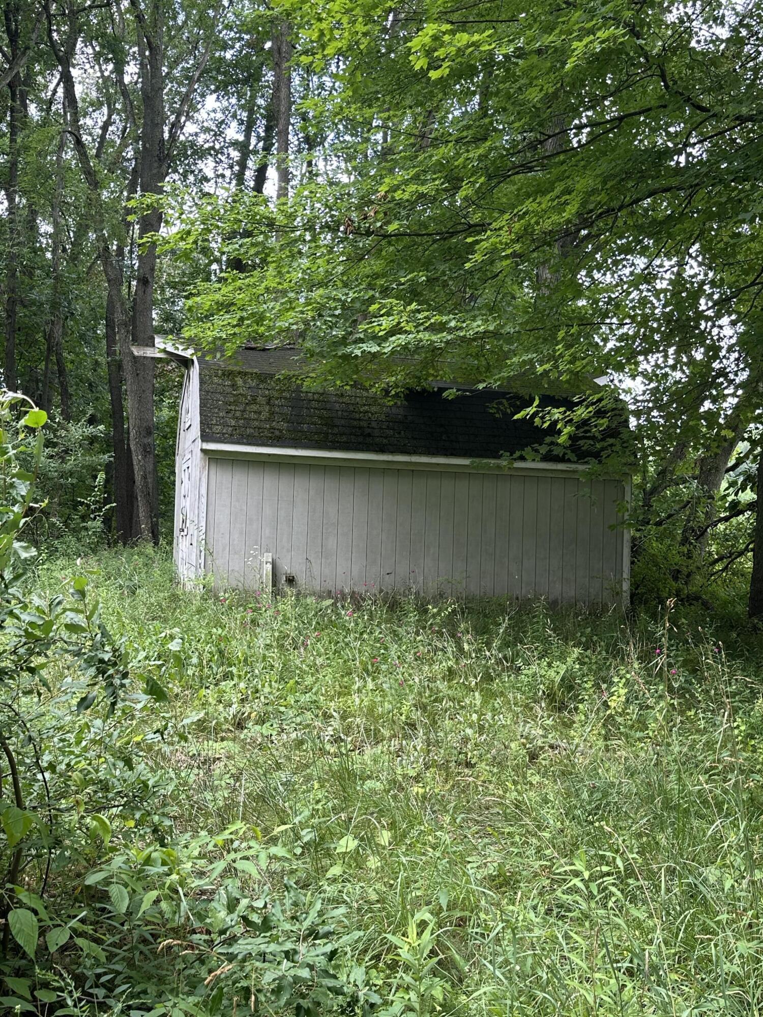 14765 Millard Road Property Photo 6