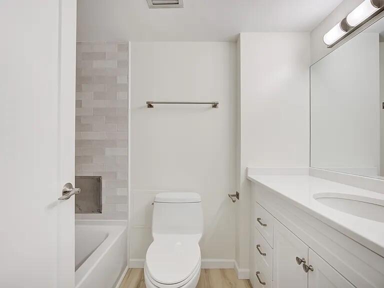 555 E William Street 16g Property Photo 12