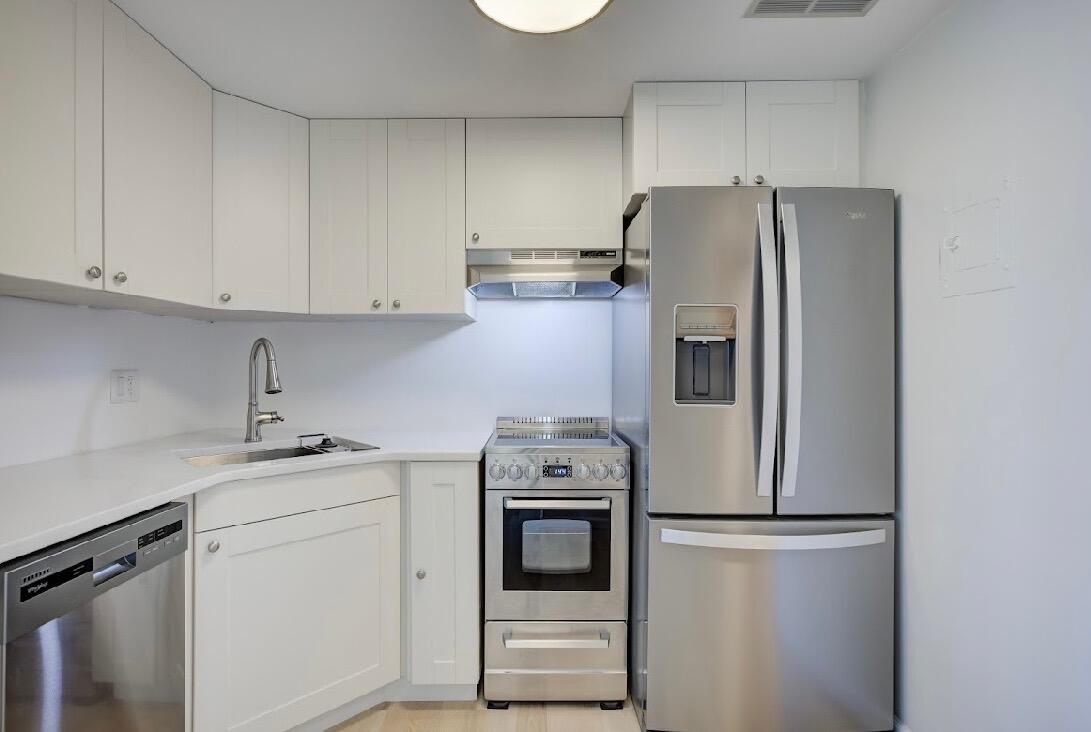 555 E William Street 16g Property Photo 15