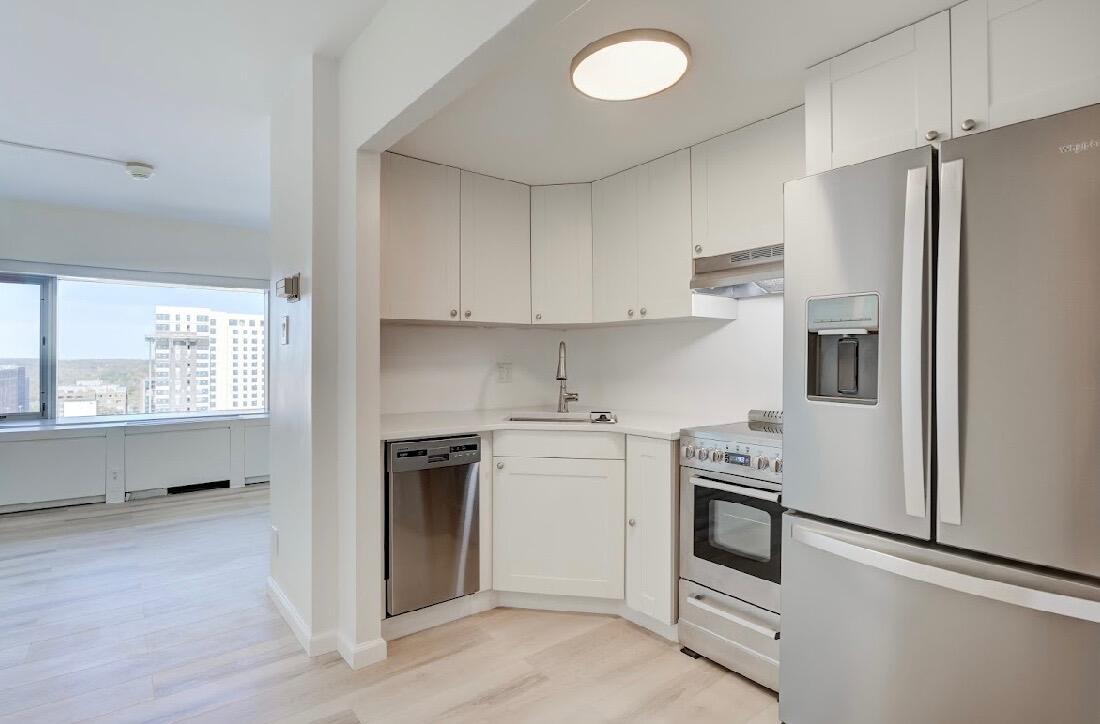 555 E William Street 16g Property Photo 17