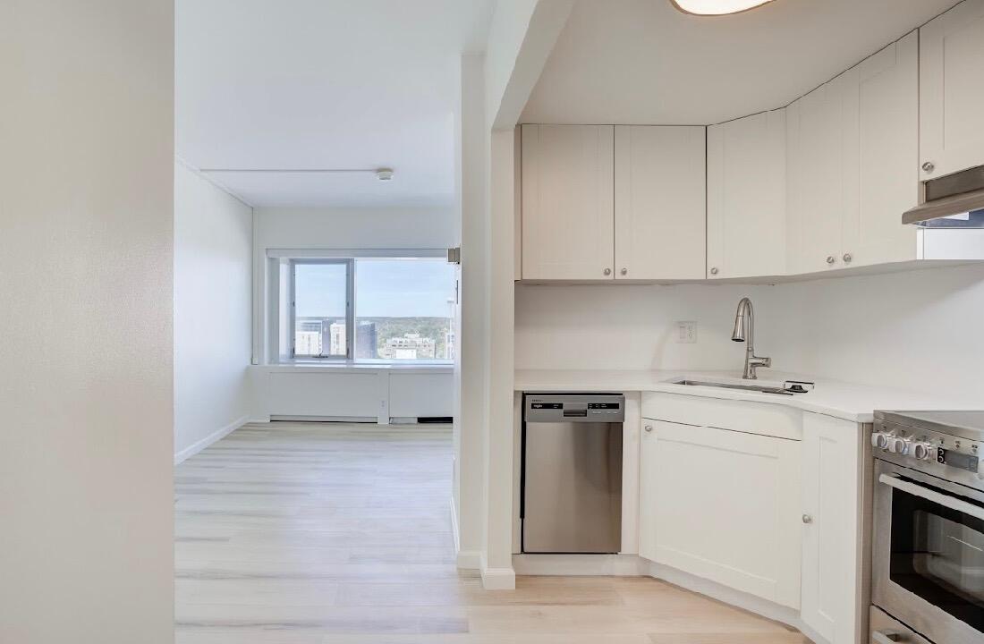 555 E William Street 16g Property Photo 18
