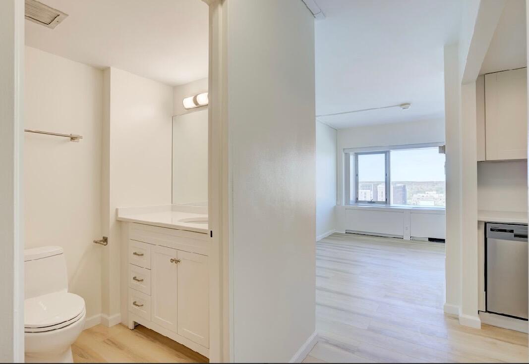 555 E William Street 16g Property Photo 19