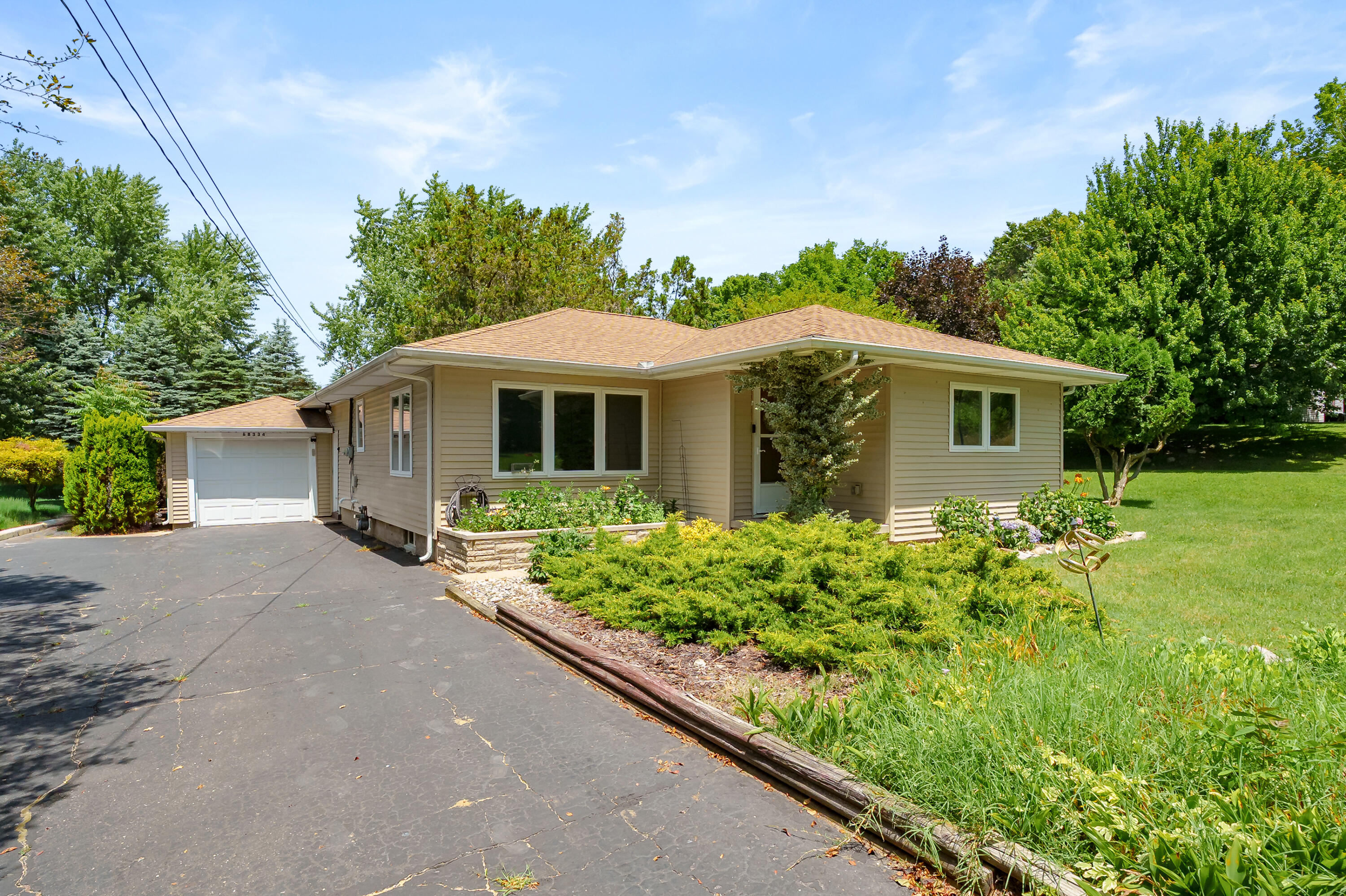 68334 Apple Lane Property Photo 1