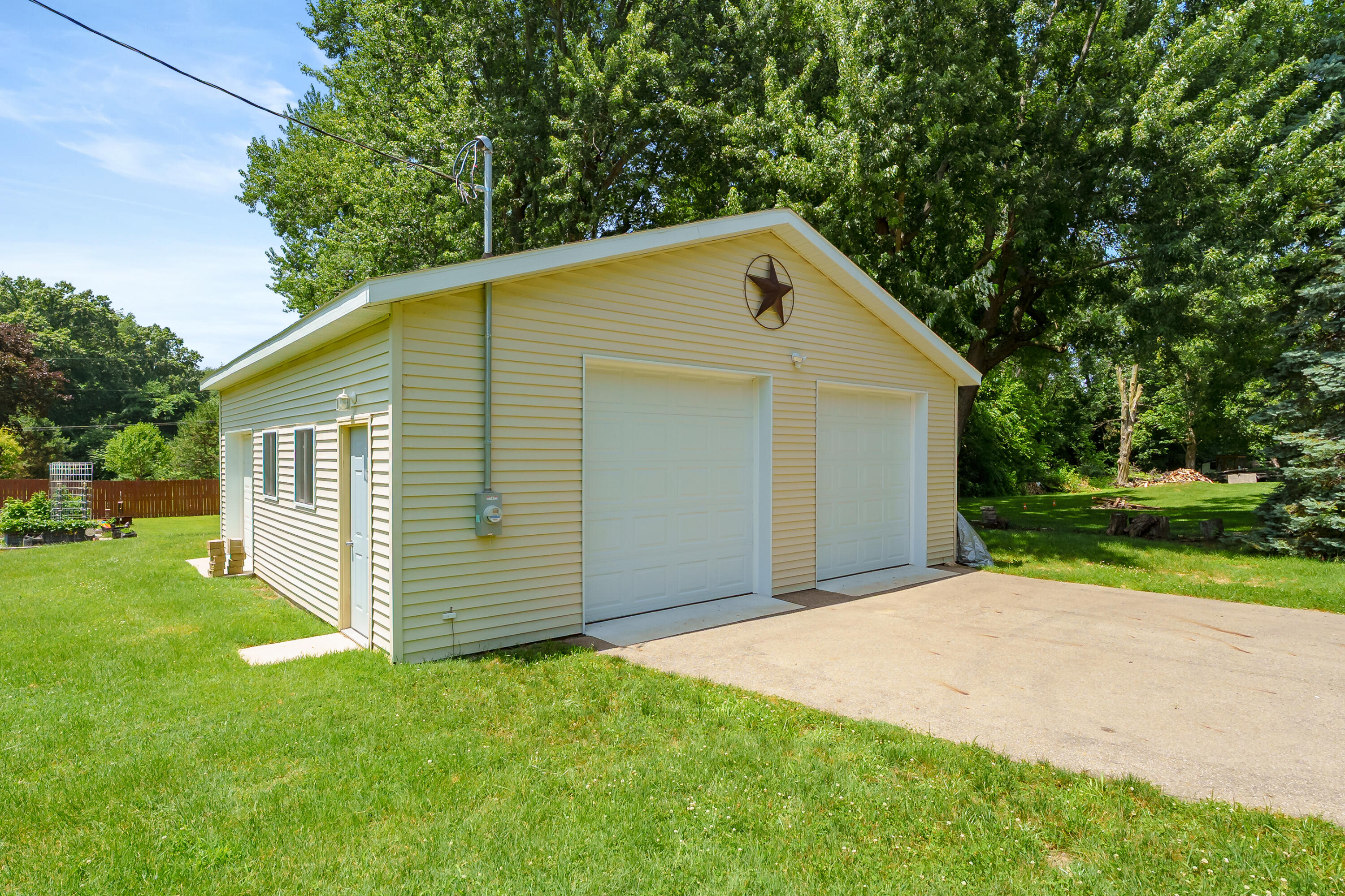 68334 Apple Lane Property Photo 2