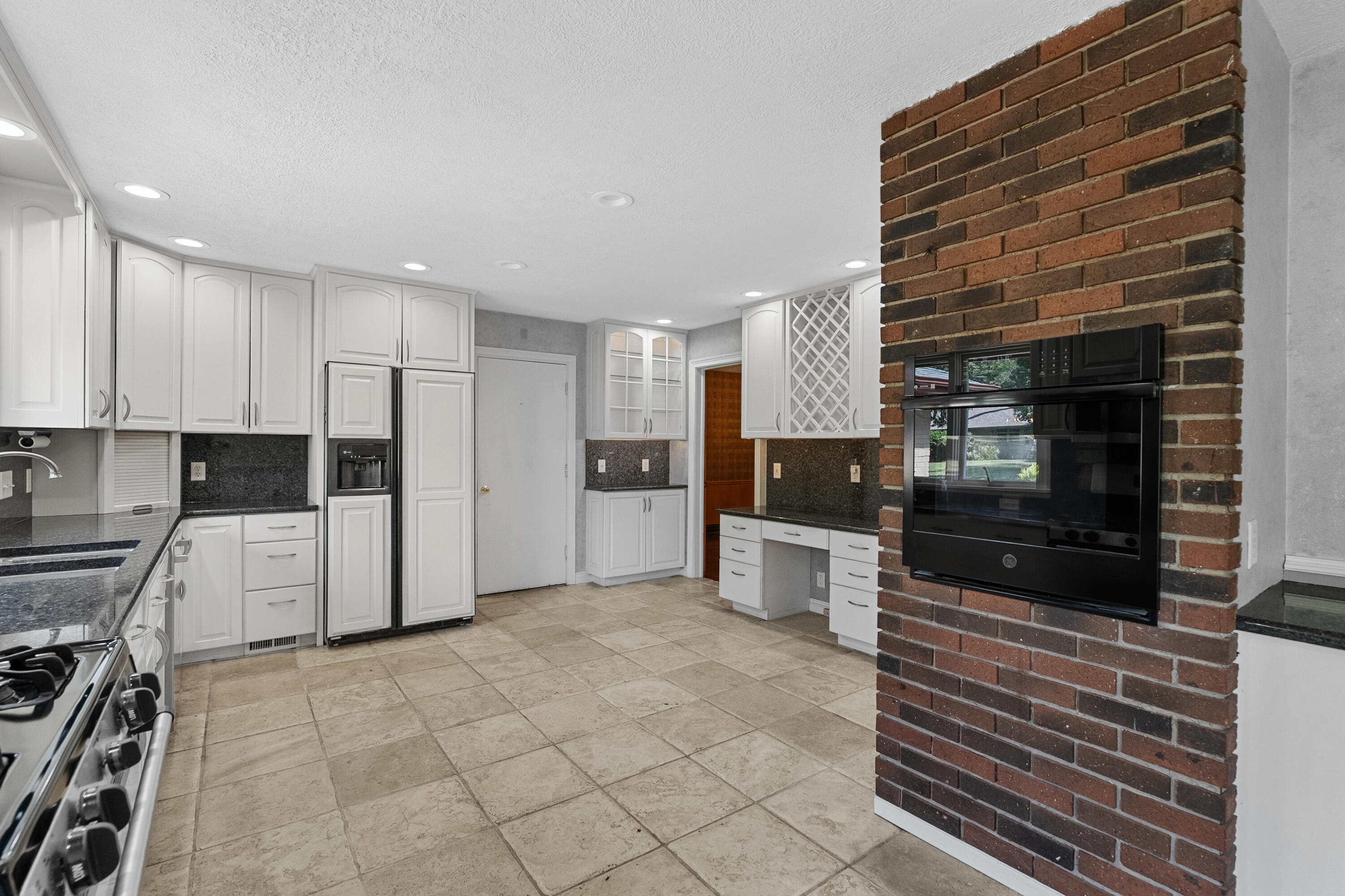 5017 Merryview Drive Property Photo 10