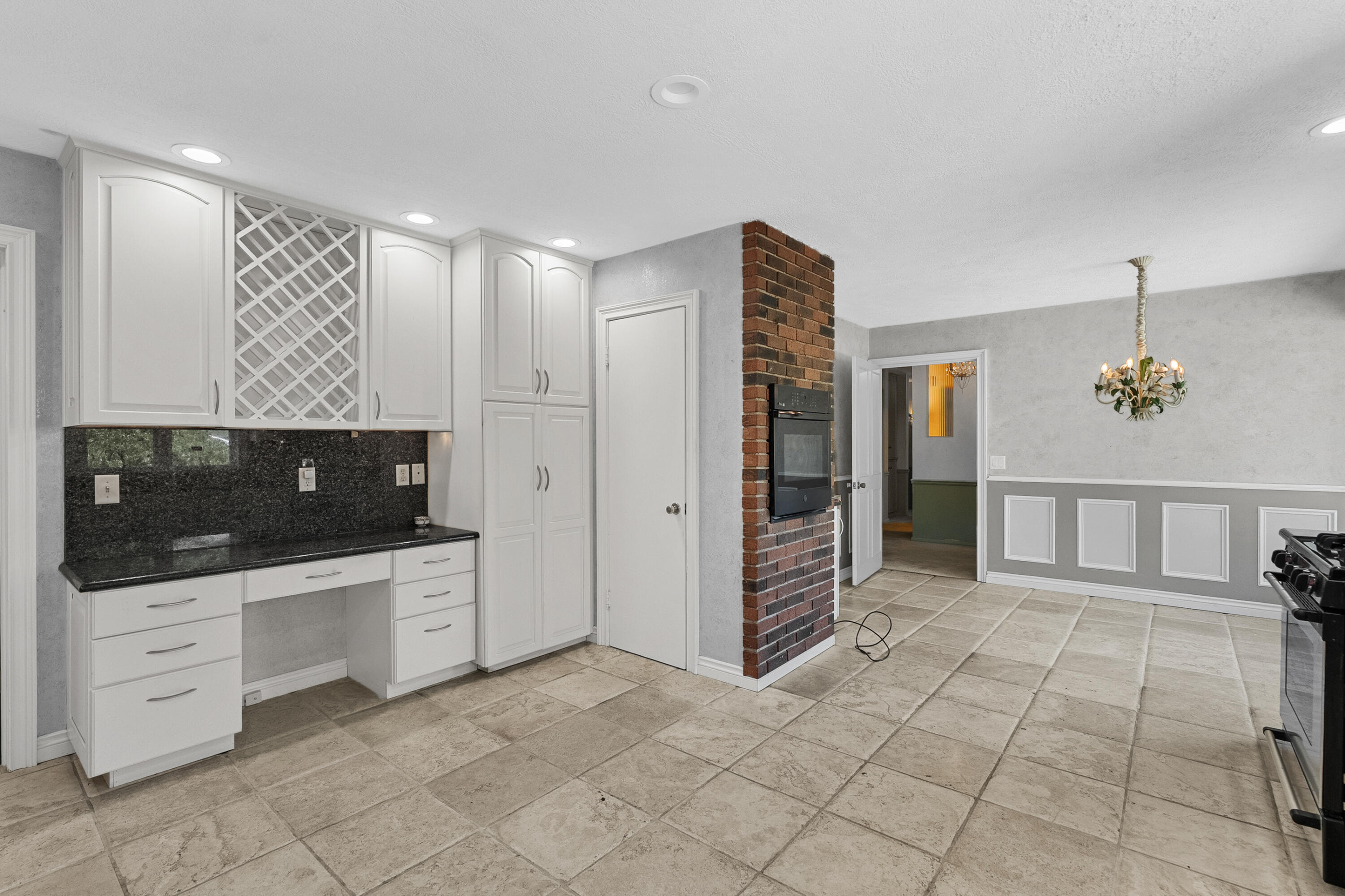 5017 Merryview Drive Property Photo 11