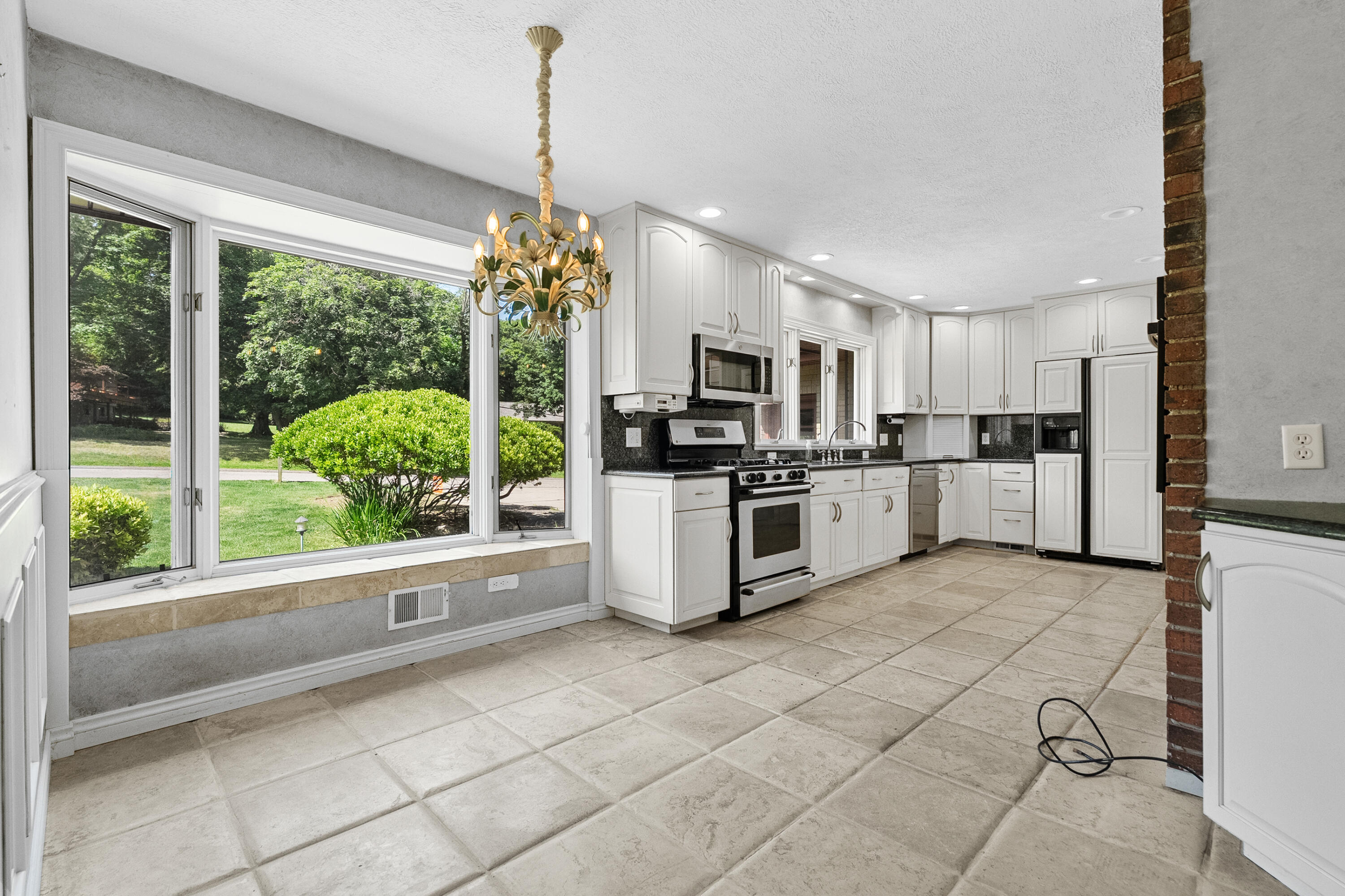 5017 Merryview Drive Property Photo 12