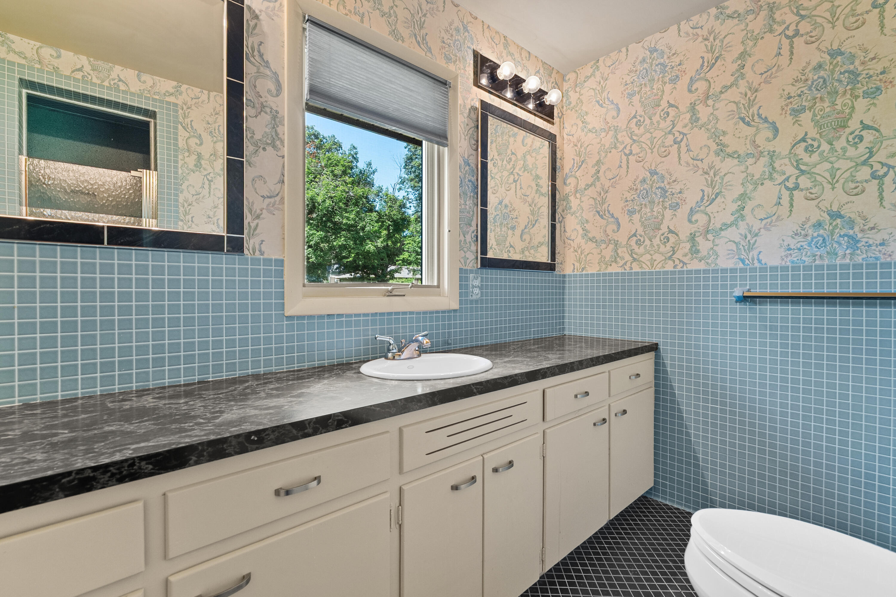 5017 Merryview Drive Property Photo 17