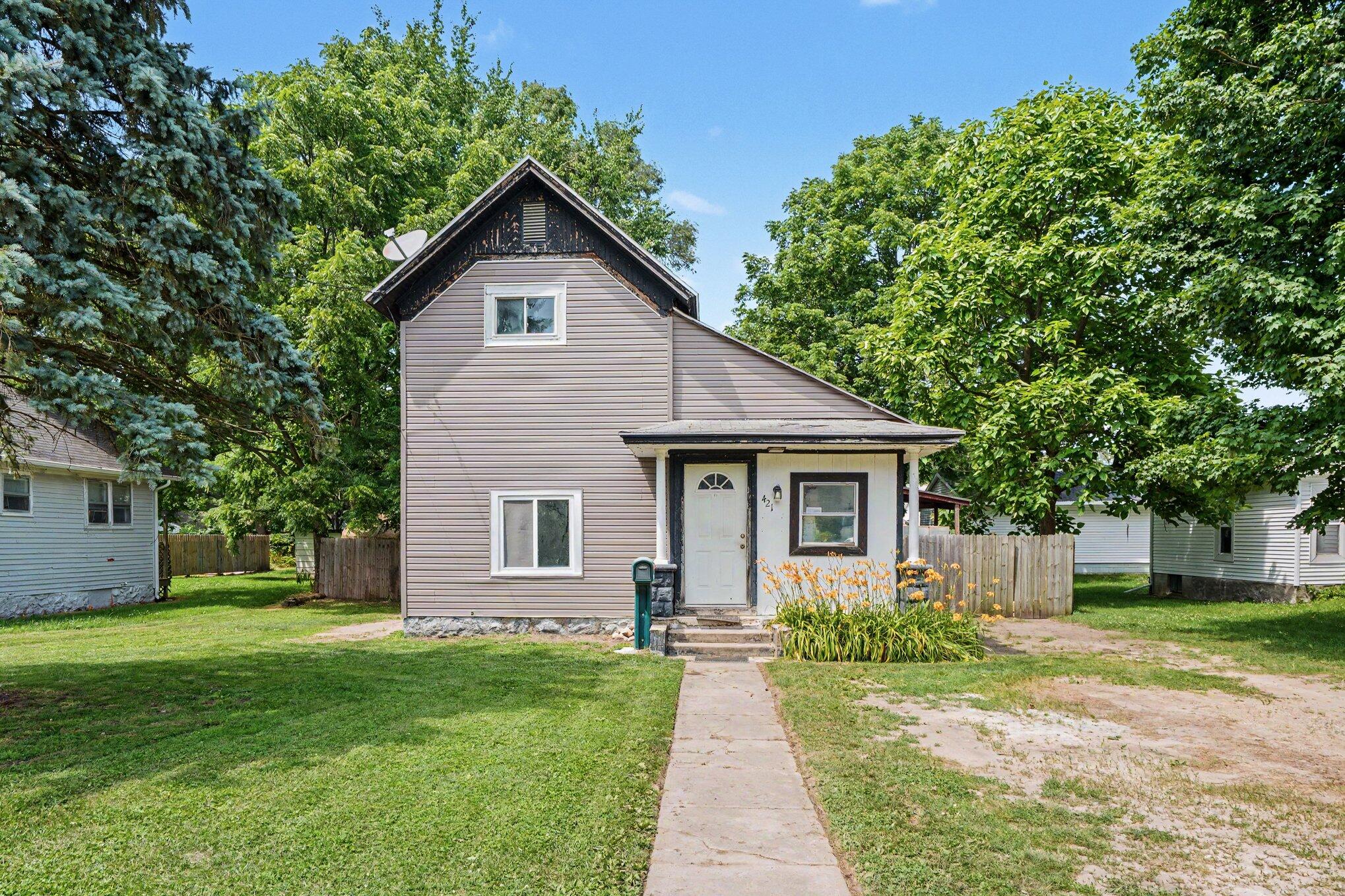 421 E Division Street Property Photo 1