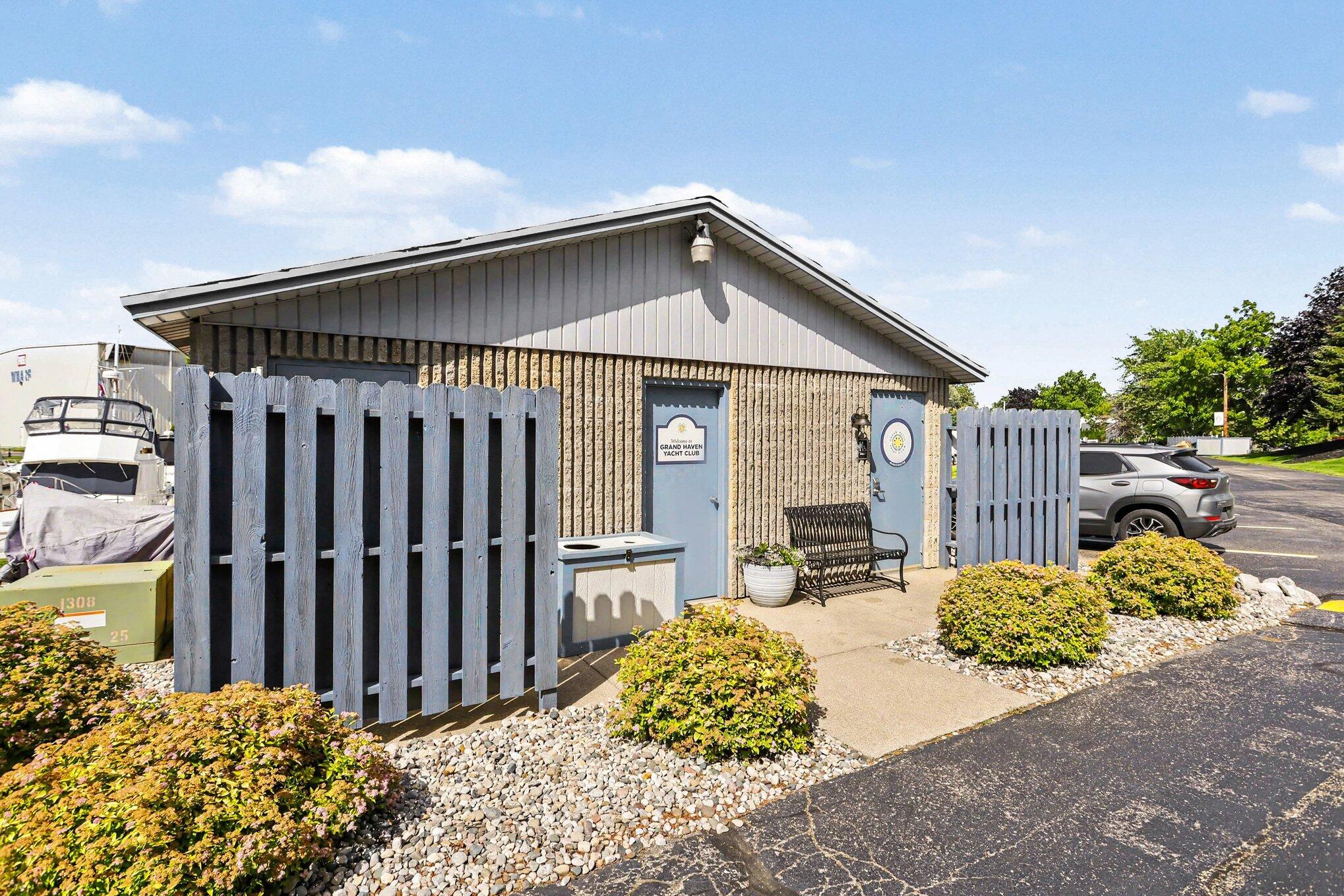 26033518 Property Photo 12