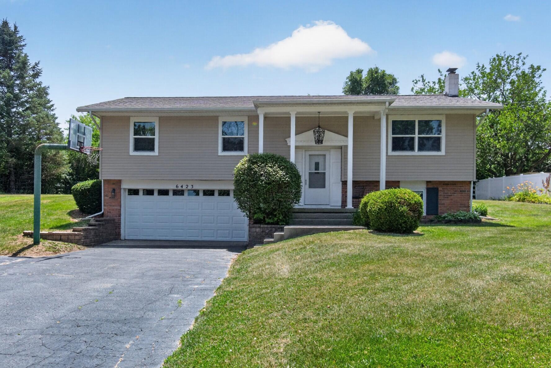 6423 Inverness Lane Property Photo 1