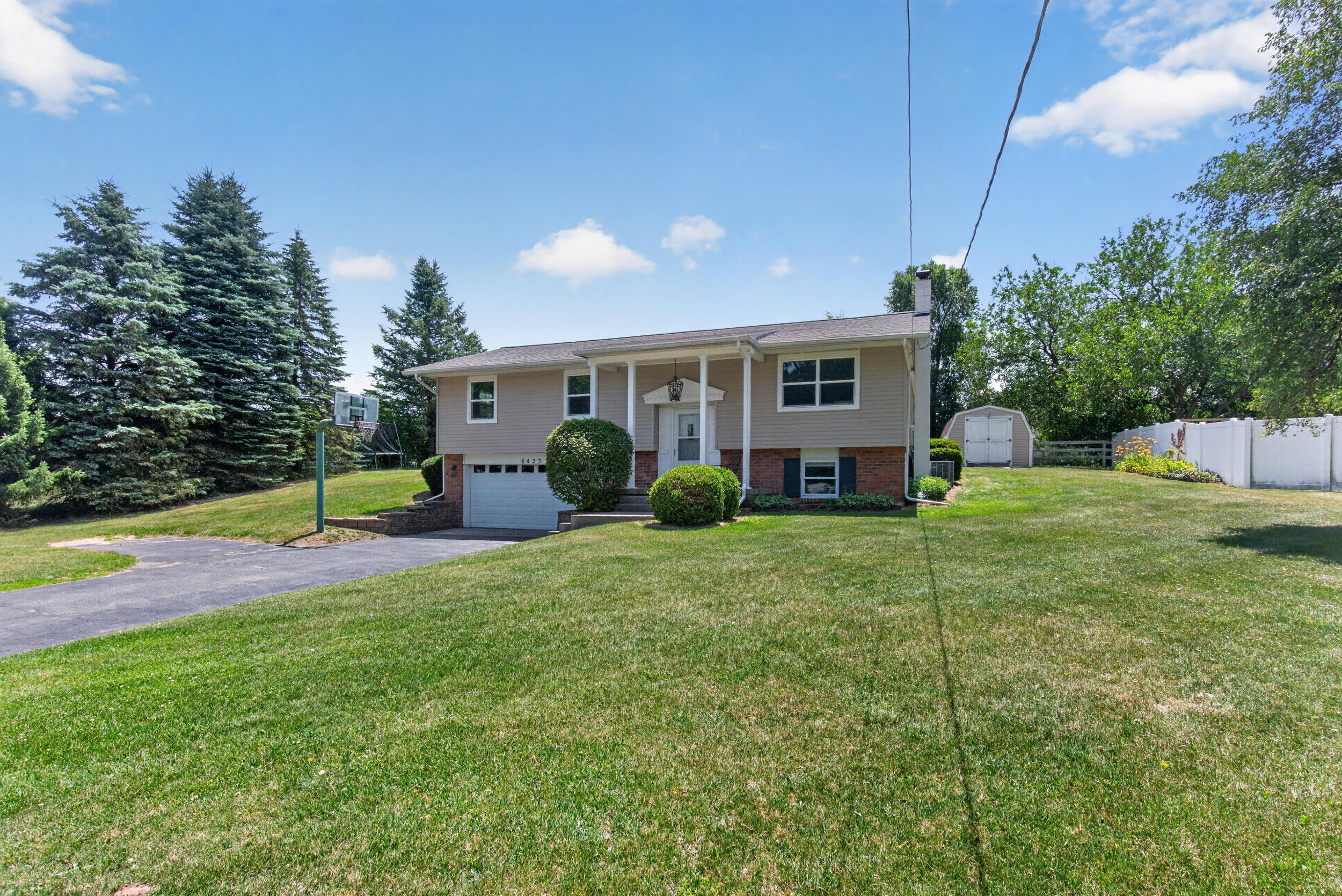 6423 Inverness Lane Property Photo 3