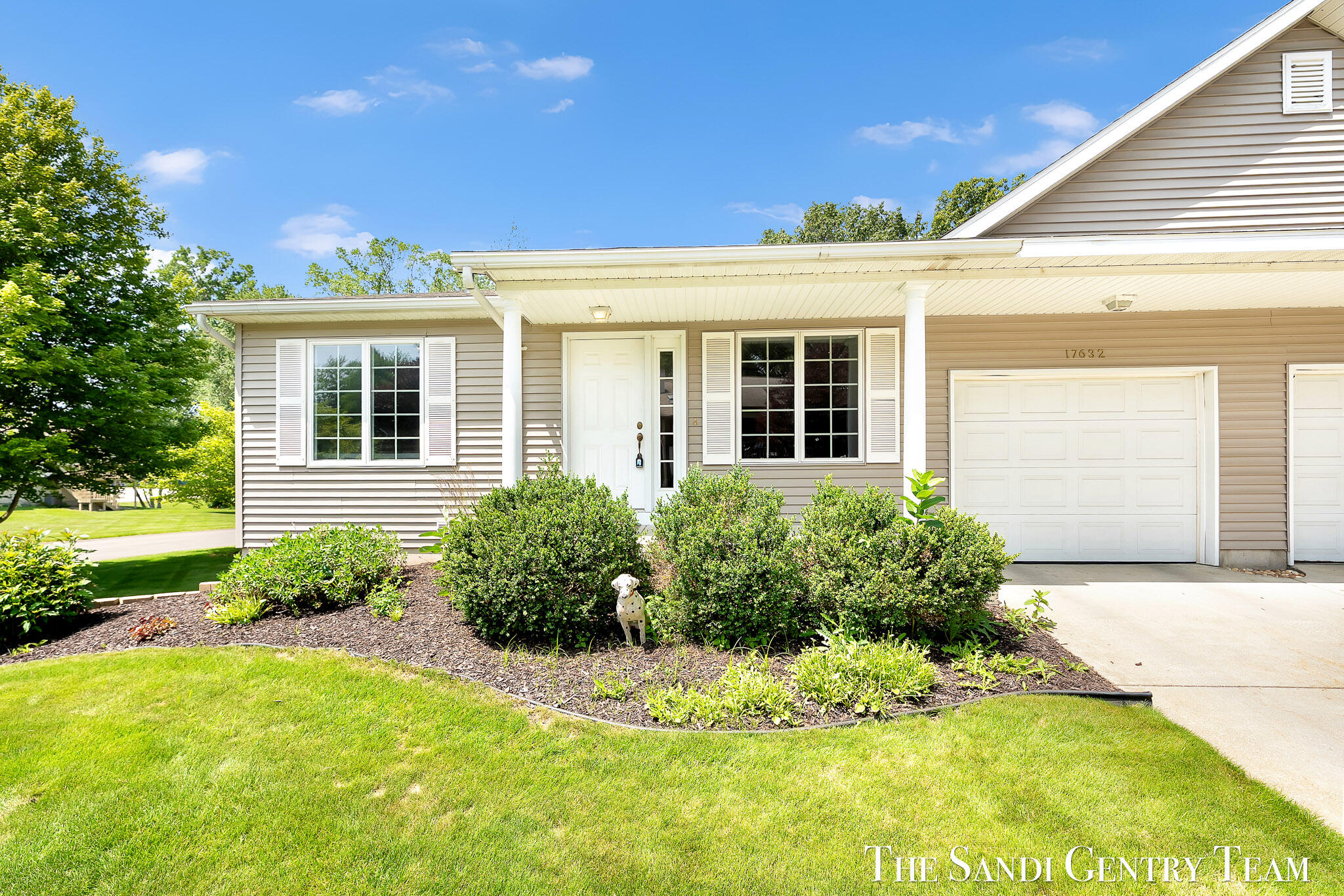 17632 Dustin Drive Property Photo 2
