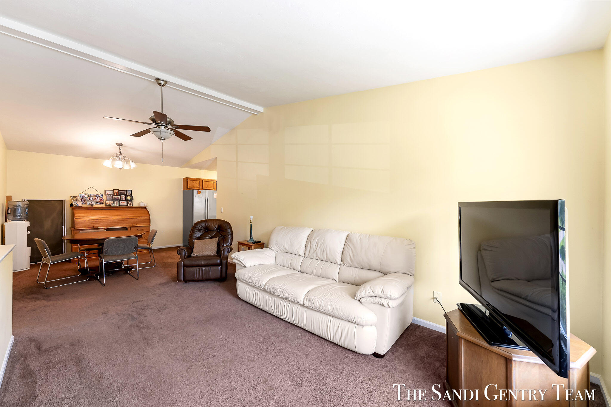 17632 Dustin Drive Property Photo 8