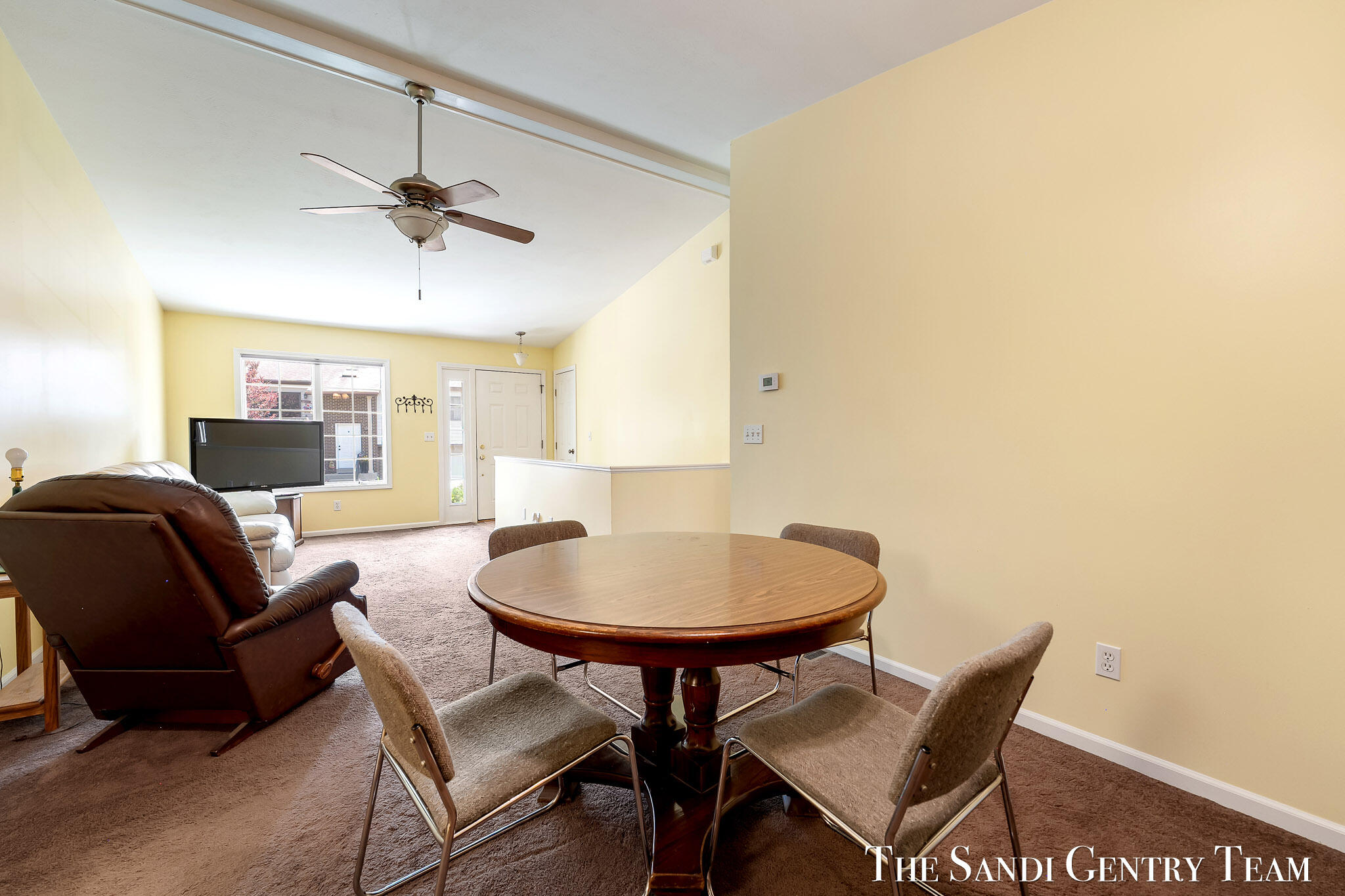17632 Dustin Drive Property Photo 9