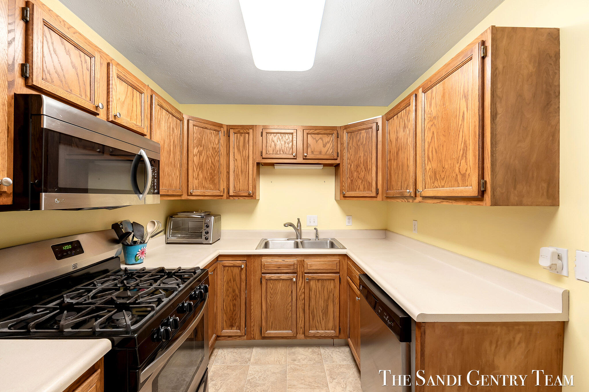 17632 Dustin Drive Property Photo 11