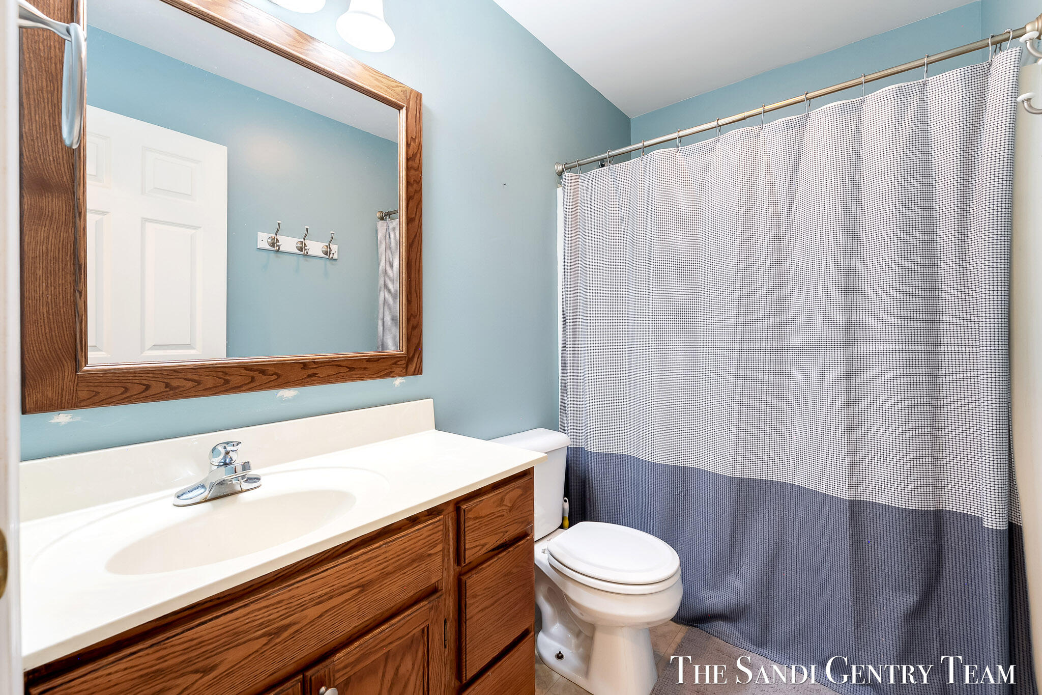17632 Dustin Drive Property Photo 14