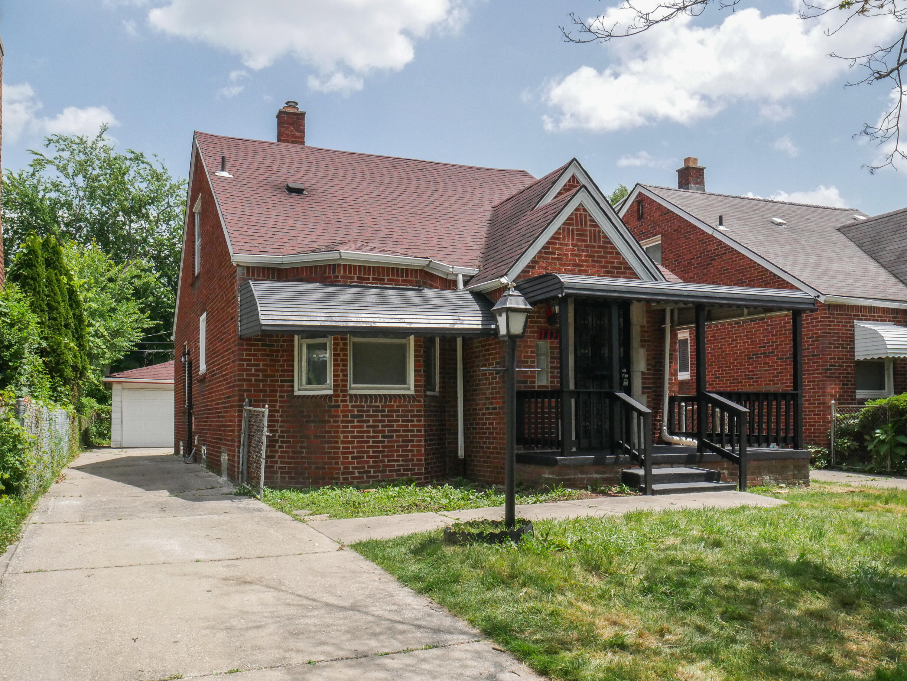 18938 Beland Street Property Photo 2