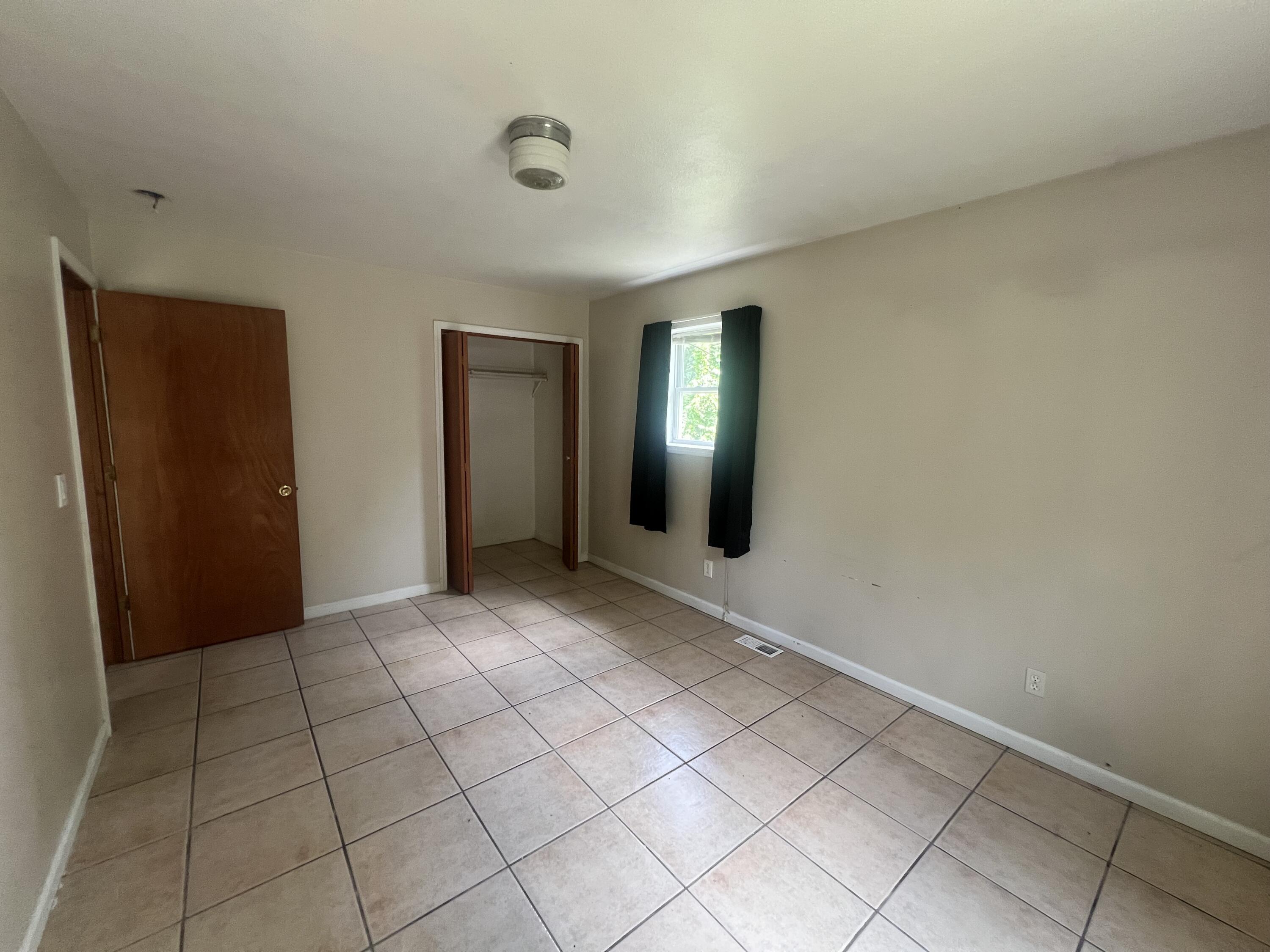 2117 E Jackson Drive Property Photo 9