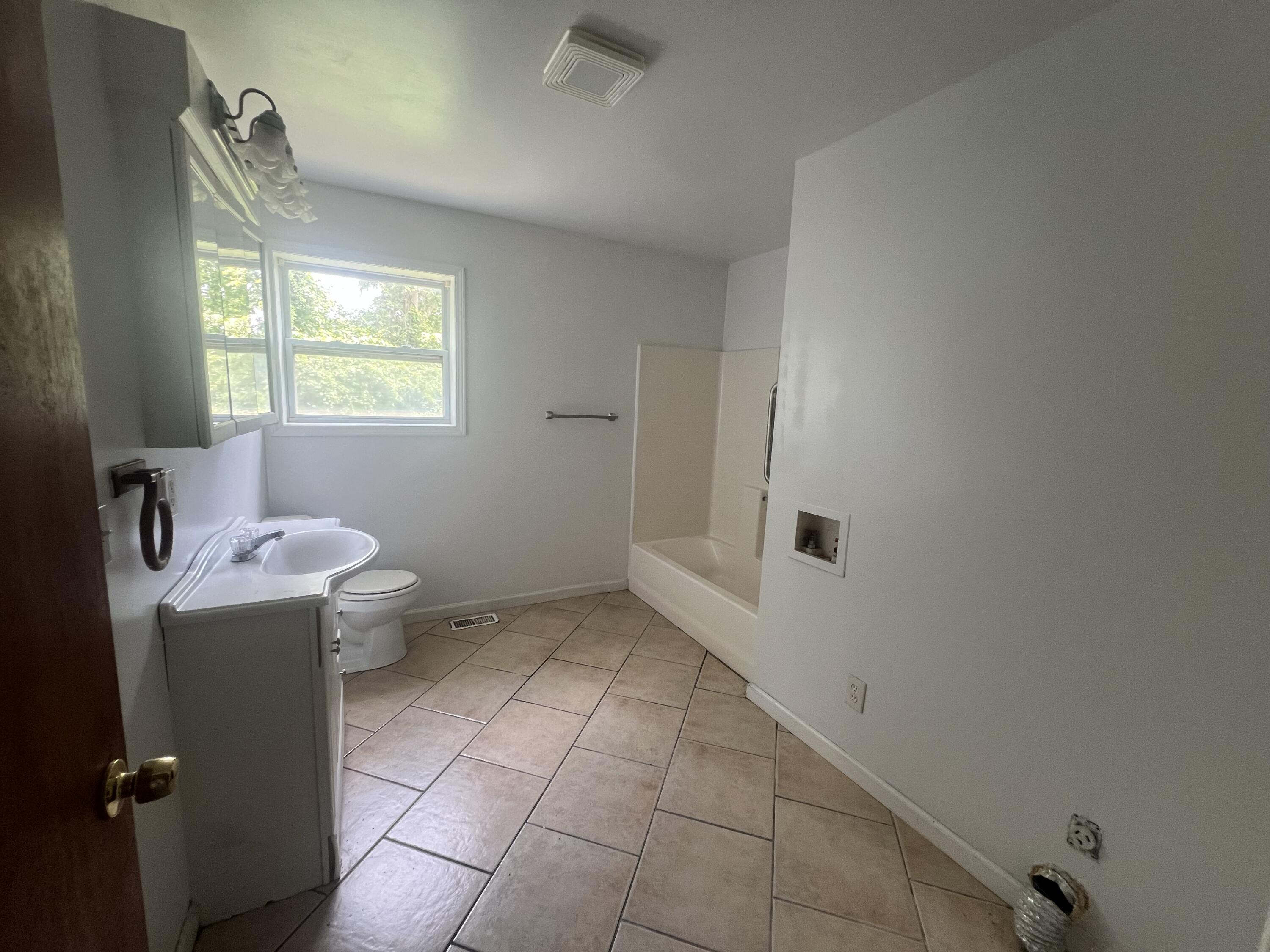2117 E Jackson Drive Property Photo 10