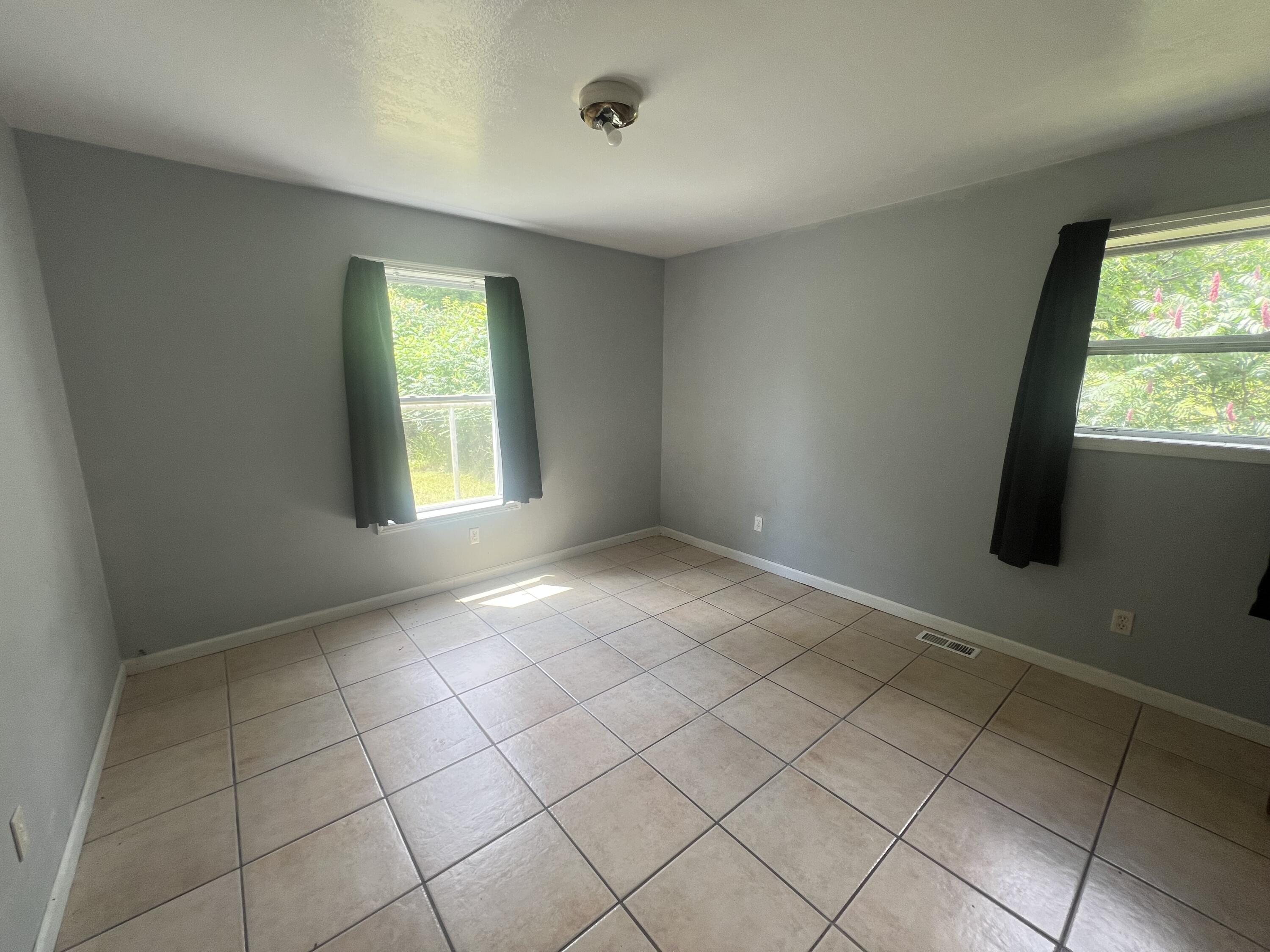 2117 E Jackson Drive Property Photo 11