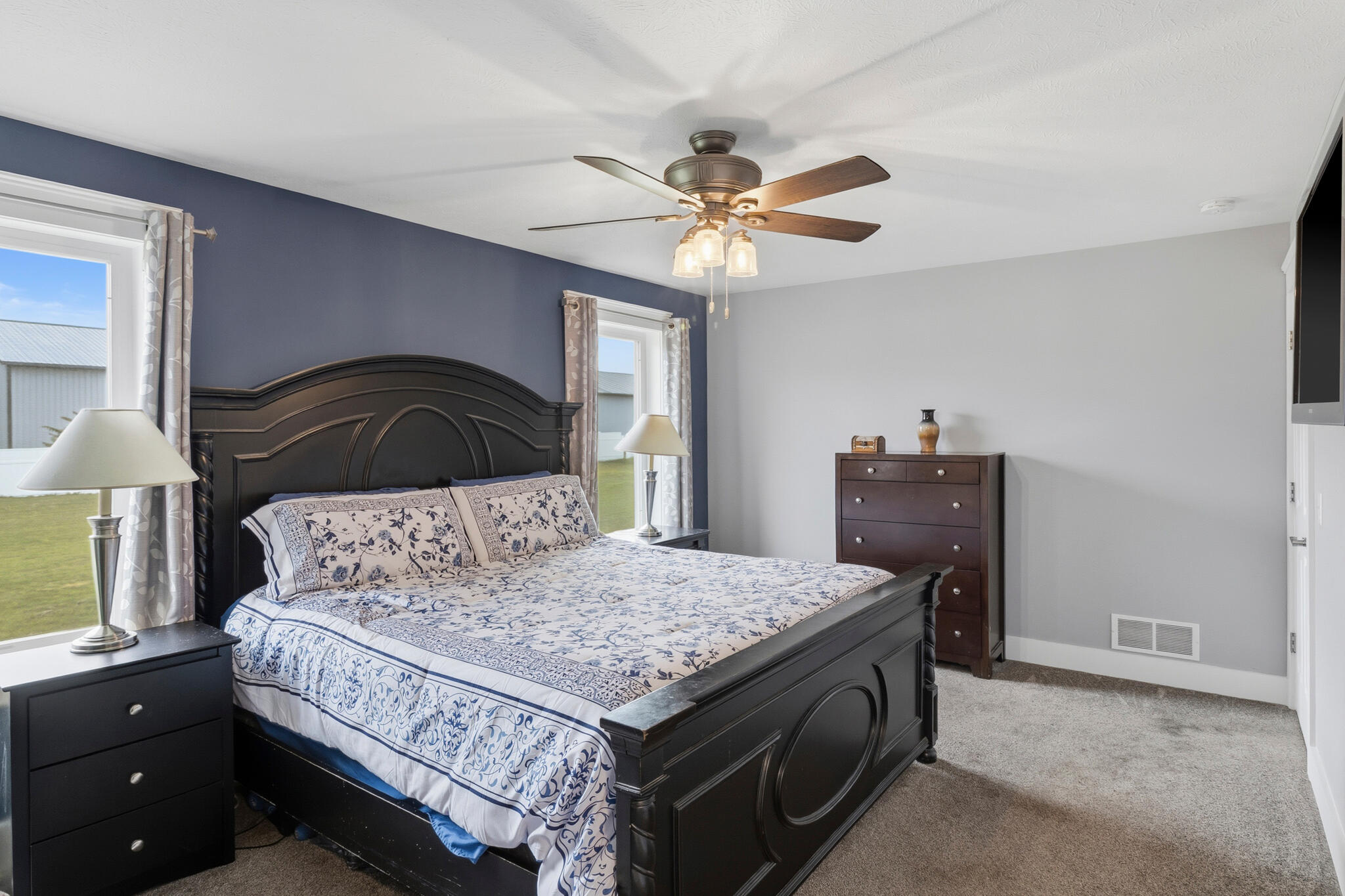 501 E Stoneridge Drive Property Photo 8