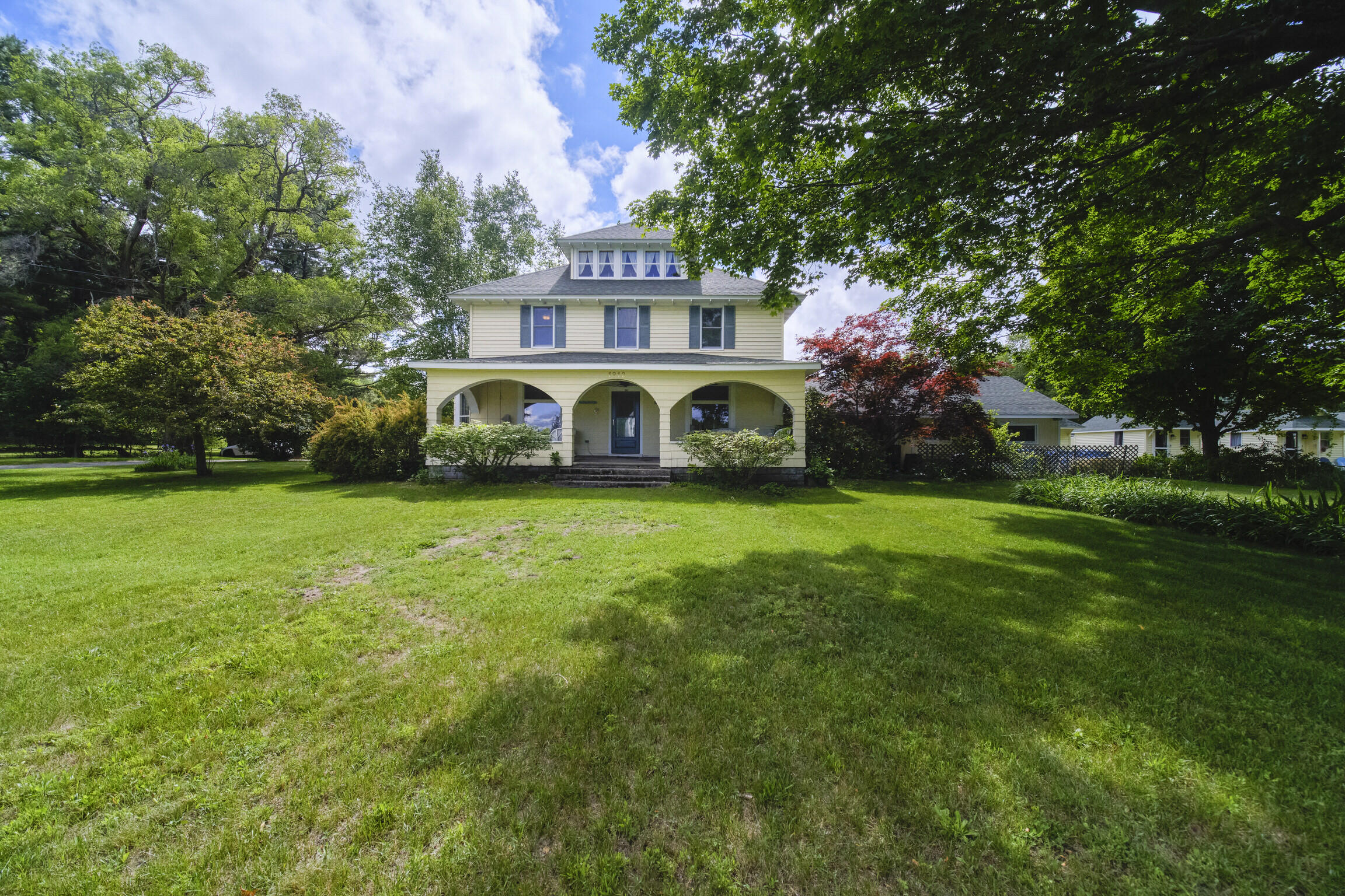 1912 S Scenic Highway Property Photo 1