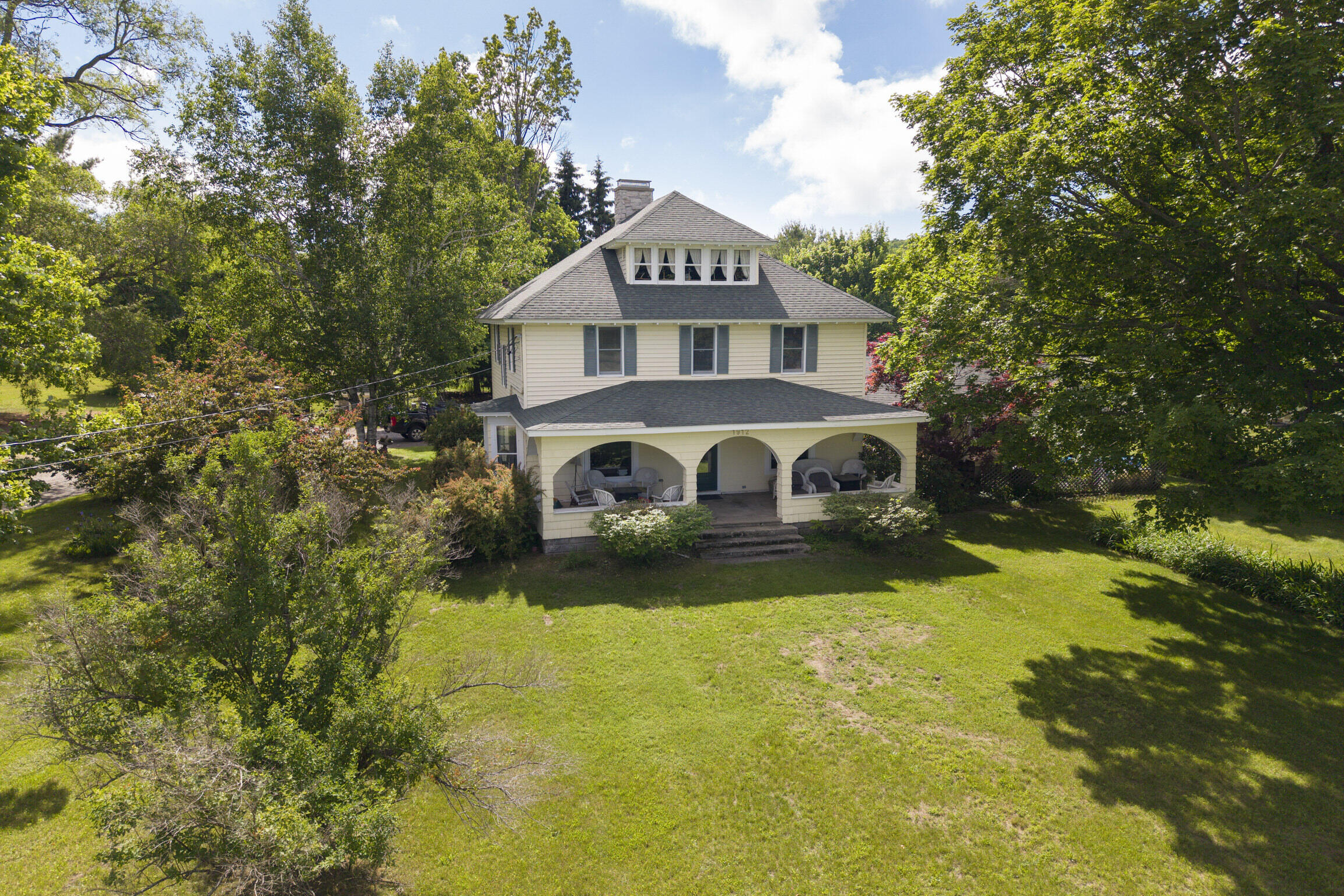 1912 S Scenic Highway Property Photo 1