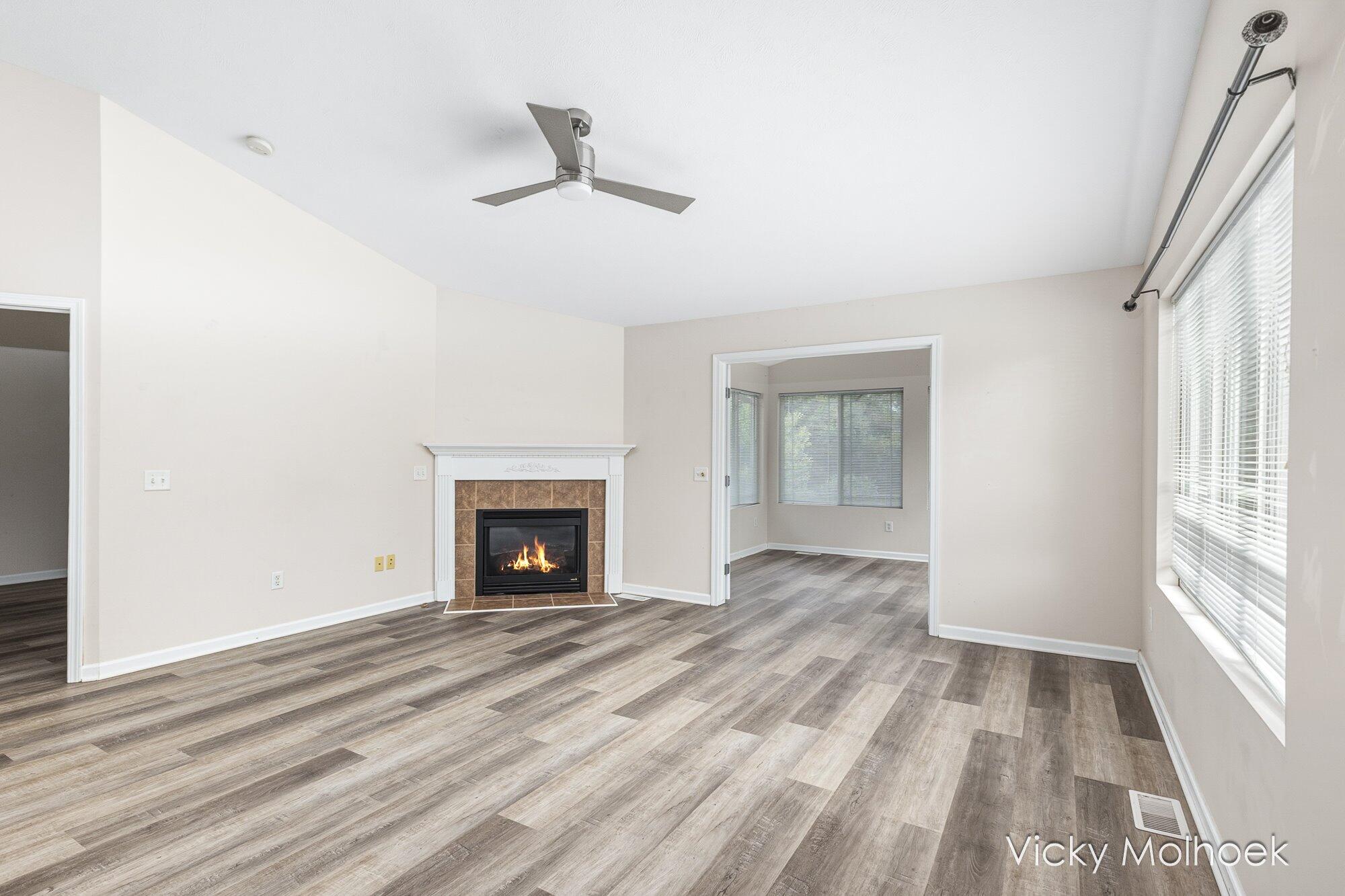 335 E North Street Property Photo 5