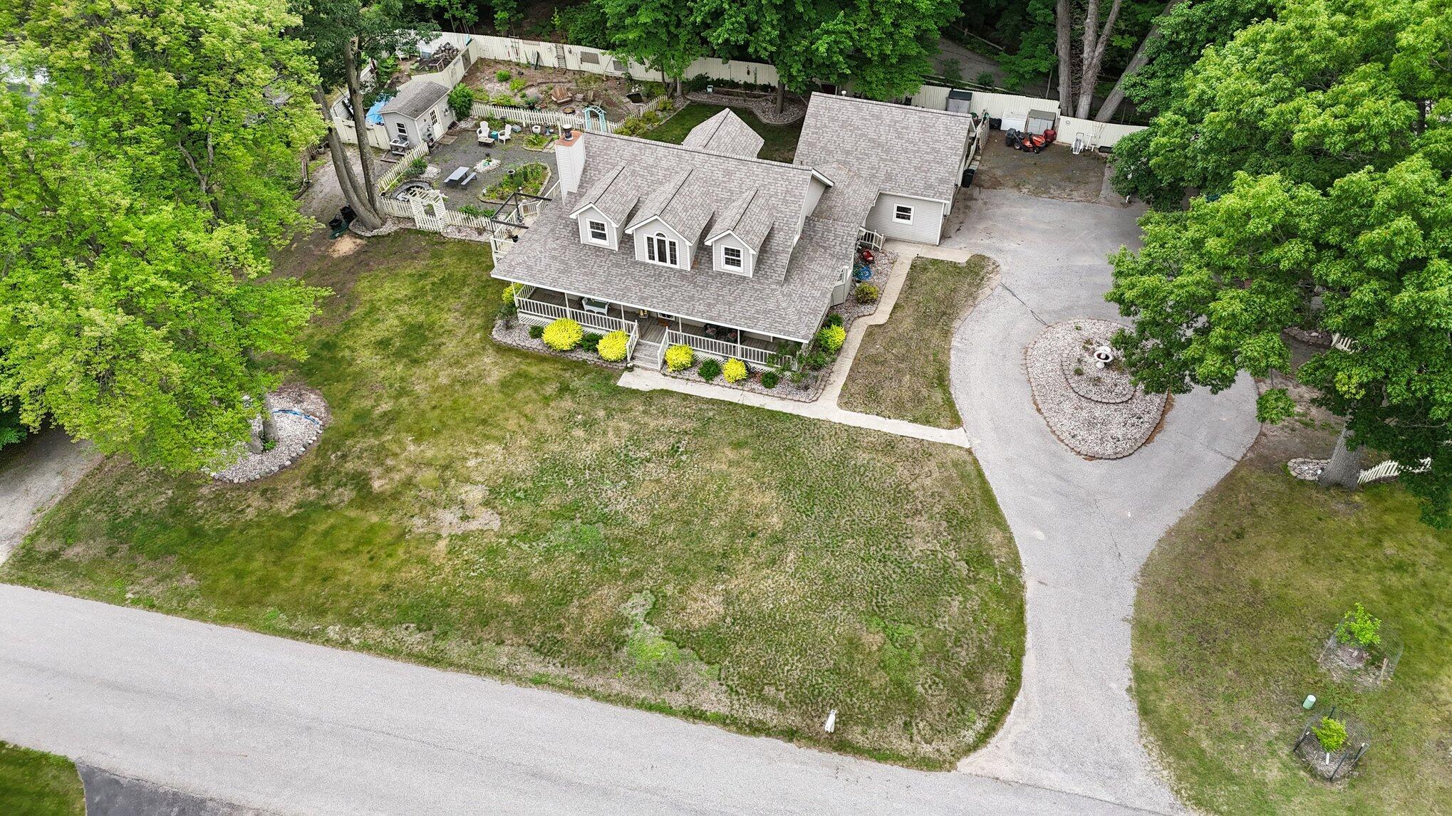 1579 N Marilyn Drive Property Photo 3