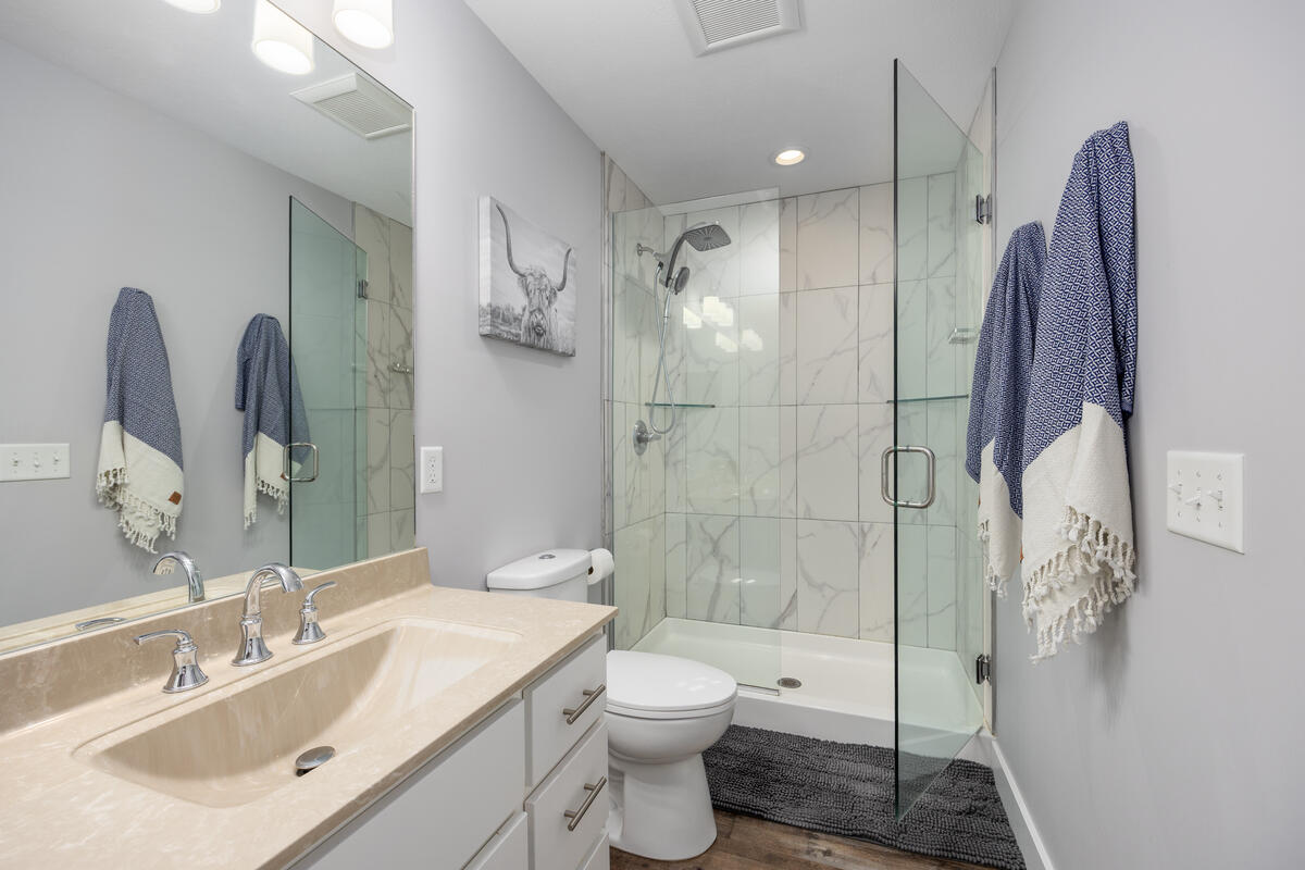 5242 N Point Drive Property Photo 16