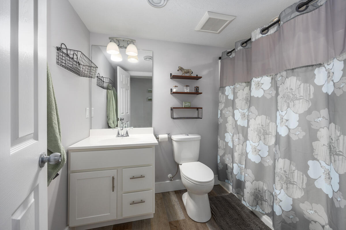 5242 N Point Drive Property Photo 22
