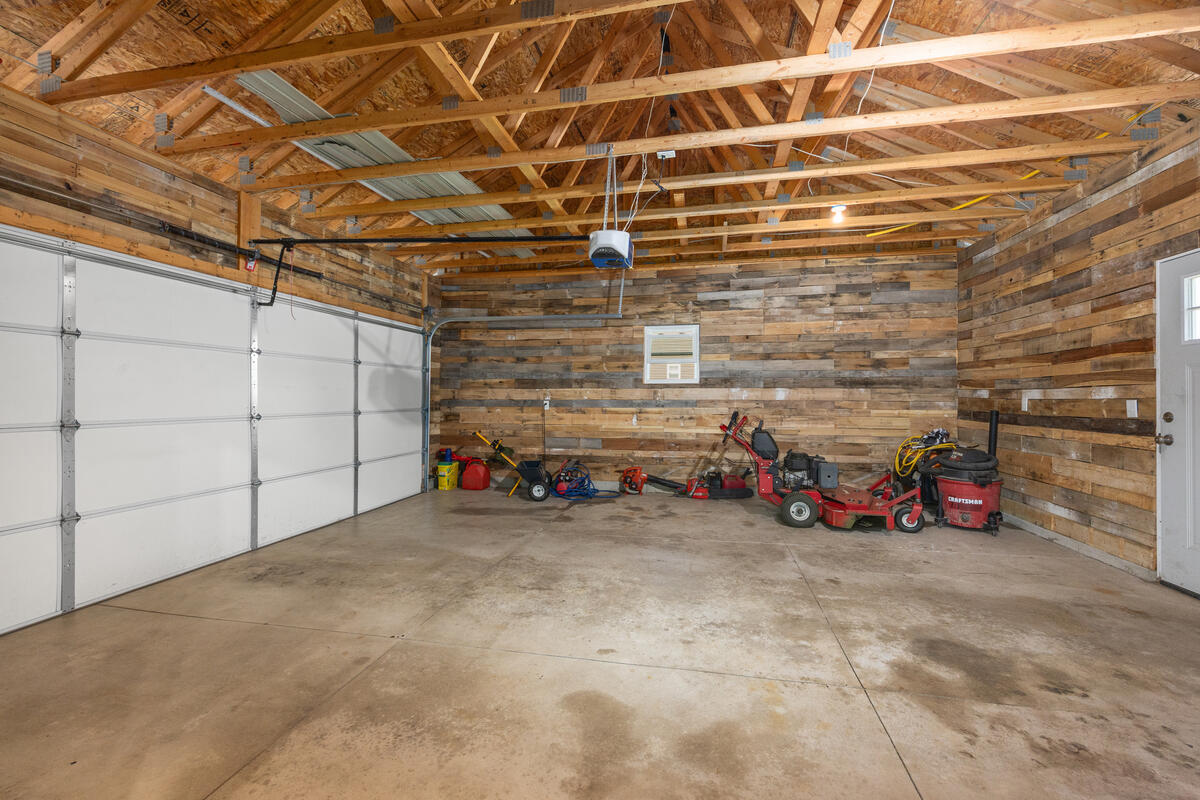 5242 N Point Drive Property Photo 24