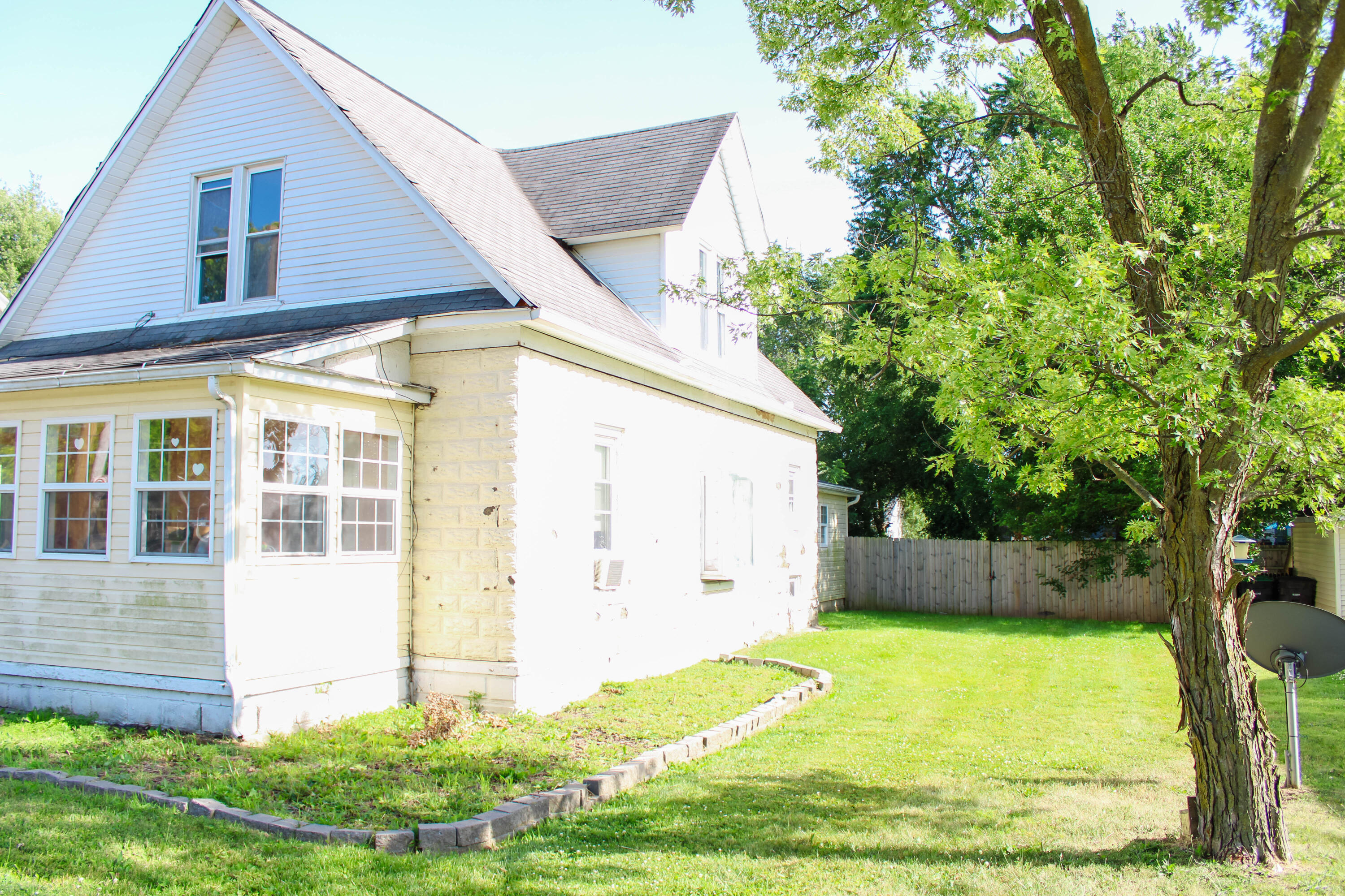 257 W Chicago Blvd Property Photo 3