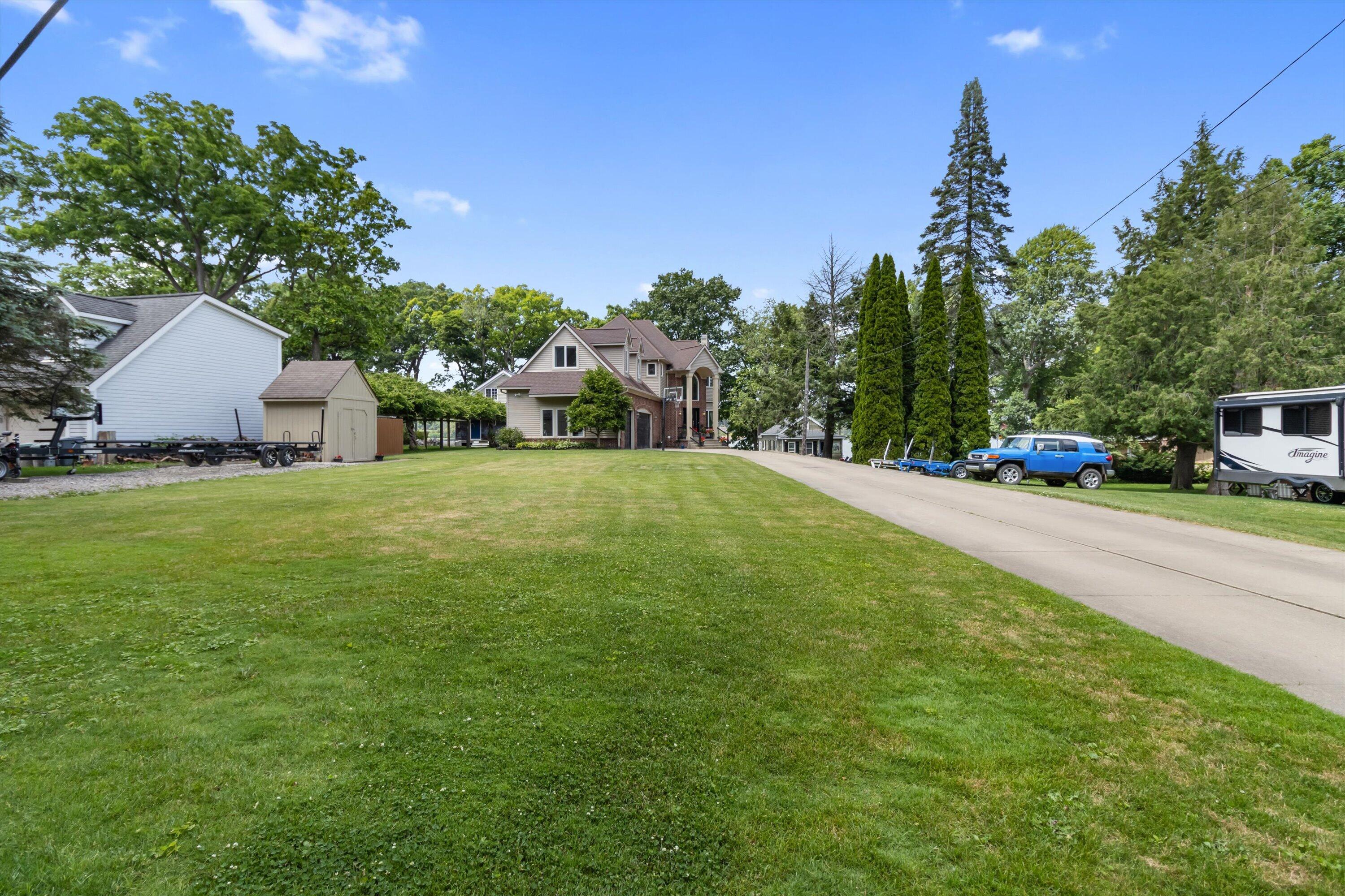 11556 Haylock Property Photo 3